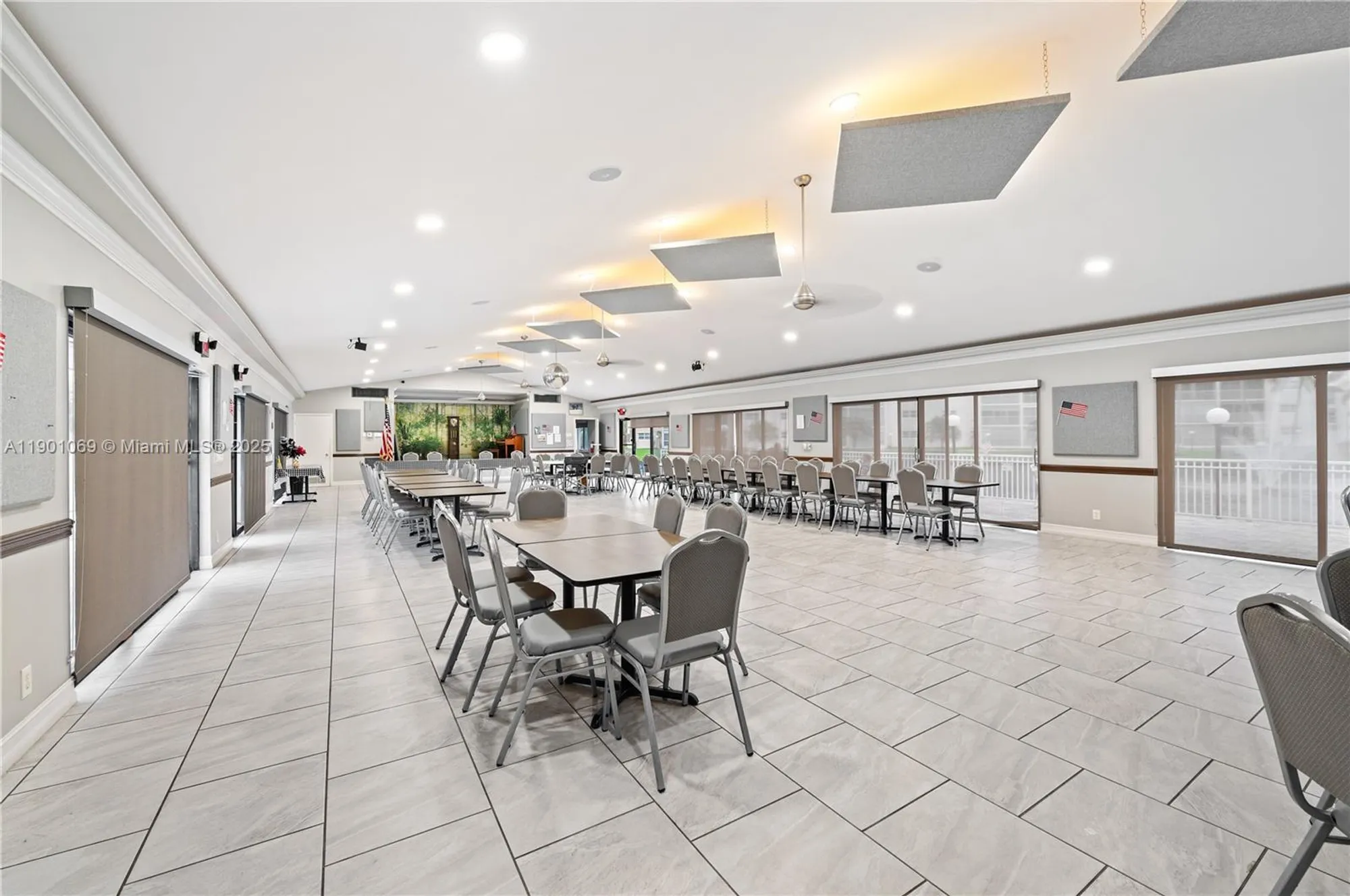 Property Slideshow image 22 of 28 | 424 se 10th st 104, Dania Beach, FL, 33004