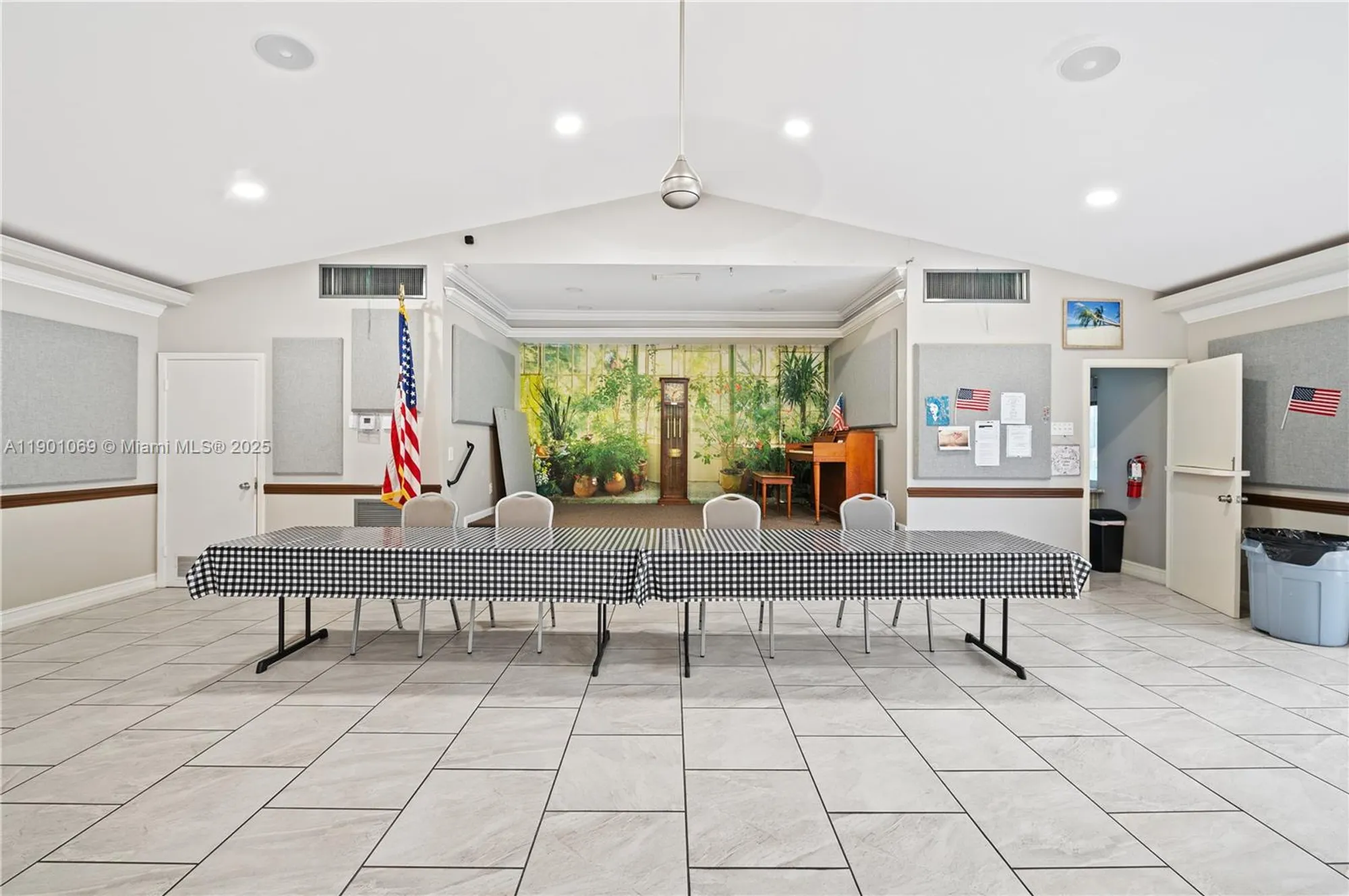 Property Slideshow image 23 of 28 | 424 se 10th st 104, Dania Beach, FL, 33004