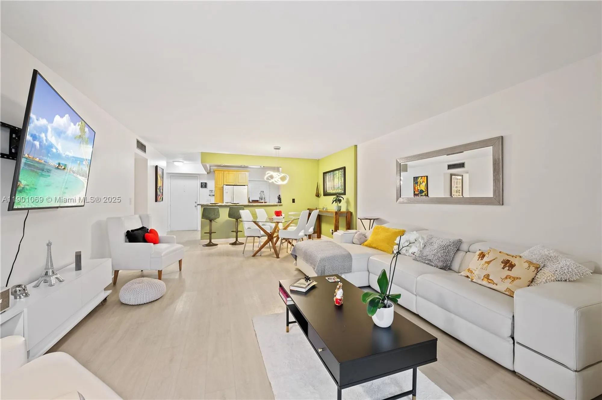 Property Slideshow image 8 of 28 | 424 se 10th st 104, Dania Beach, FL, 33004