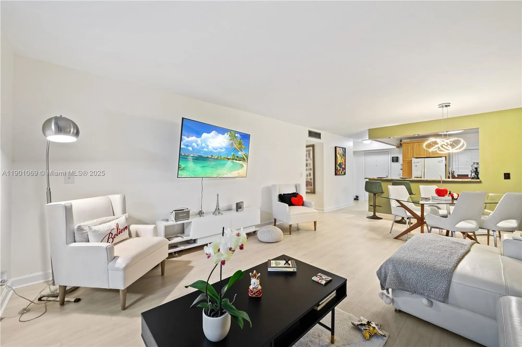 Property Slideshow image 9 of 28 | 424 se 10th st 104, Dania Beach, FL, 33004