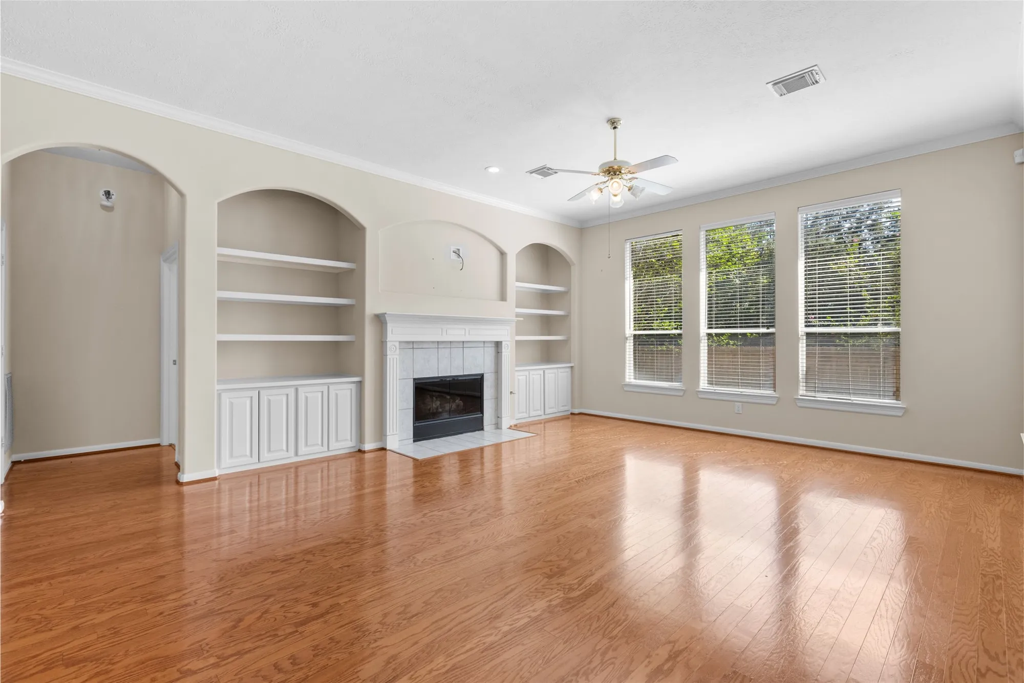 Property Slideshow image 13 of 31 | 83 robindale cir, Conroe, TX, 77384