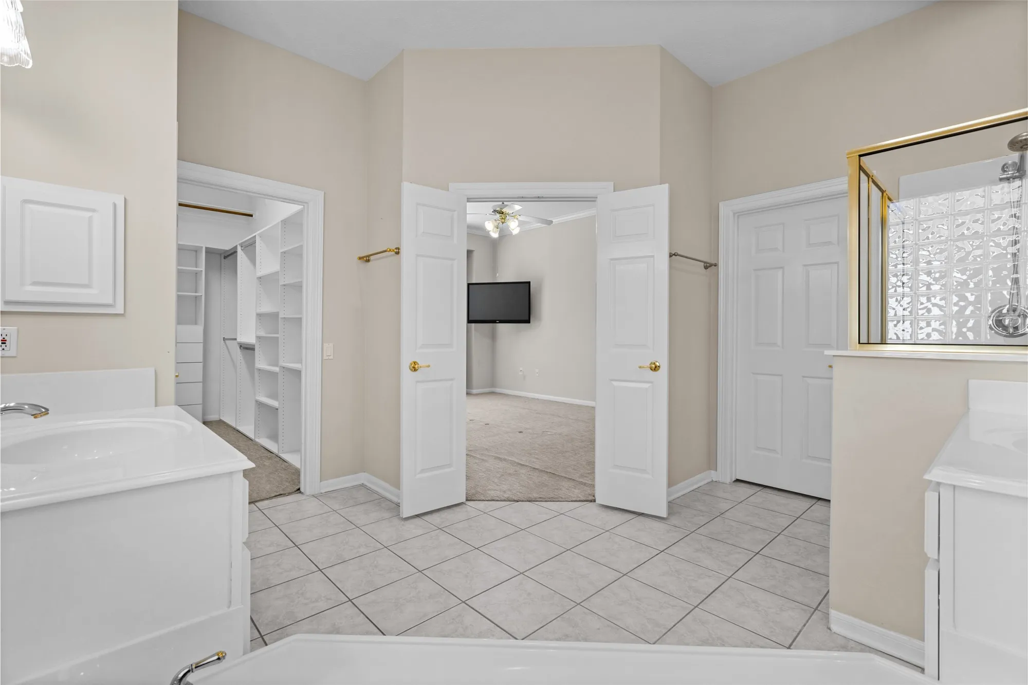Property Slideshow image 16 of 31 | 83 robindale cir, Conroe, TX, 77384