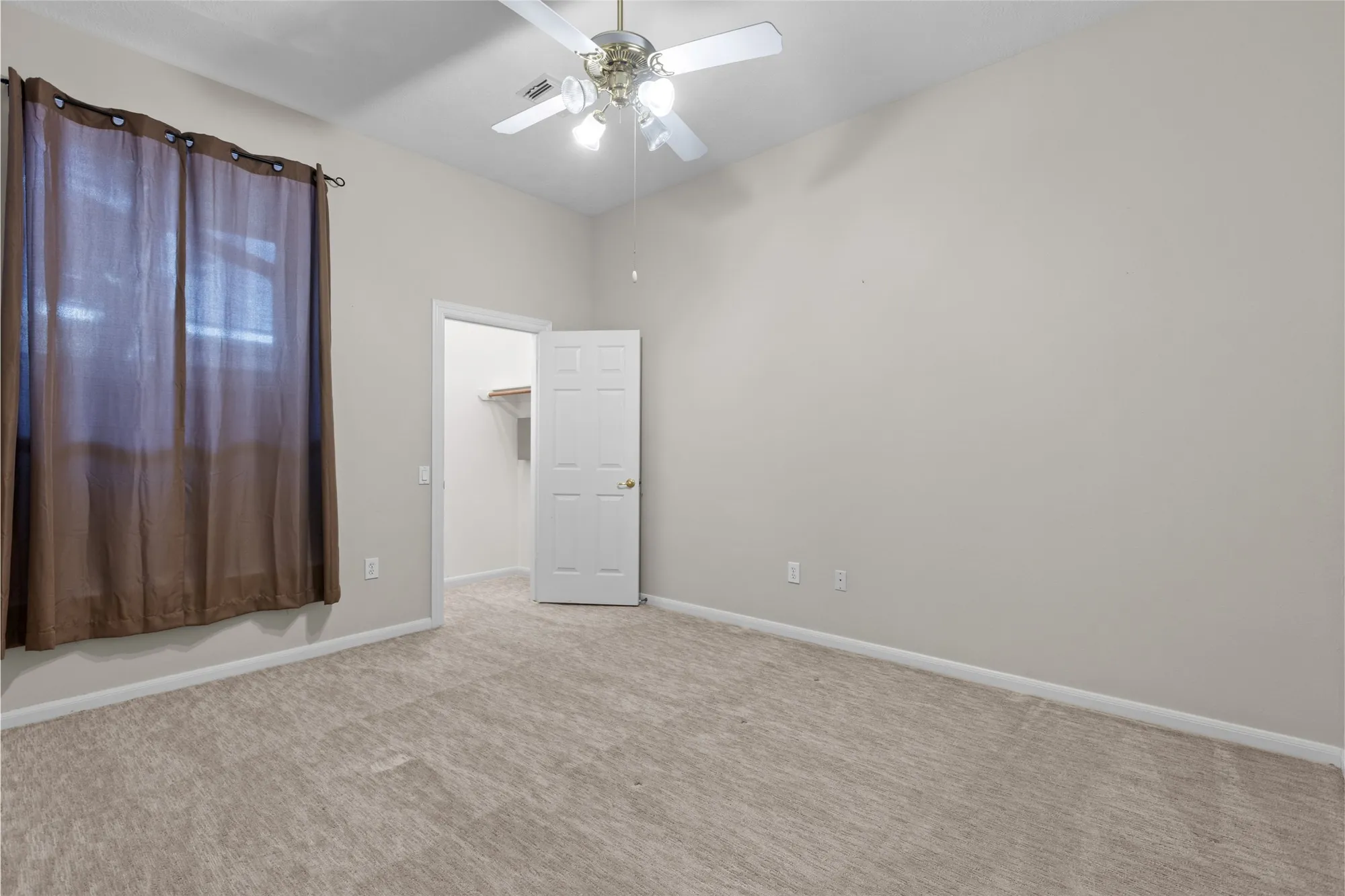 Property Slideshow image 20 of 31 | 83 robindale cir, Conroe, TX, 77384