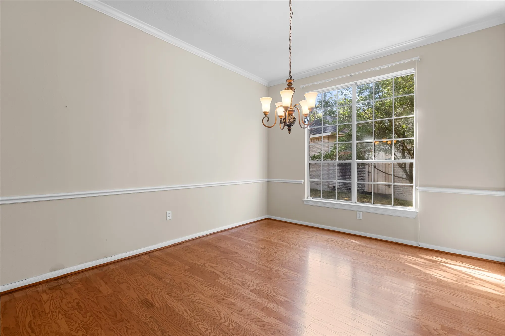Property Slideshow image 4 of 31 | 83 robindale cir, Conroe, TX, 77384