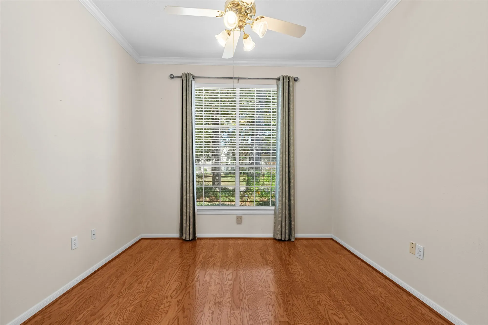 Property Slideshow image 6 of 31 | 83 robindale cir, Conroe, TX, 77384