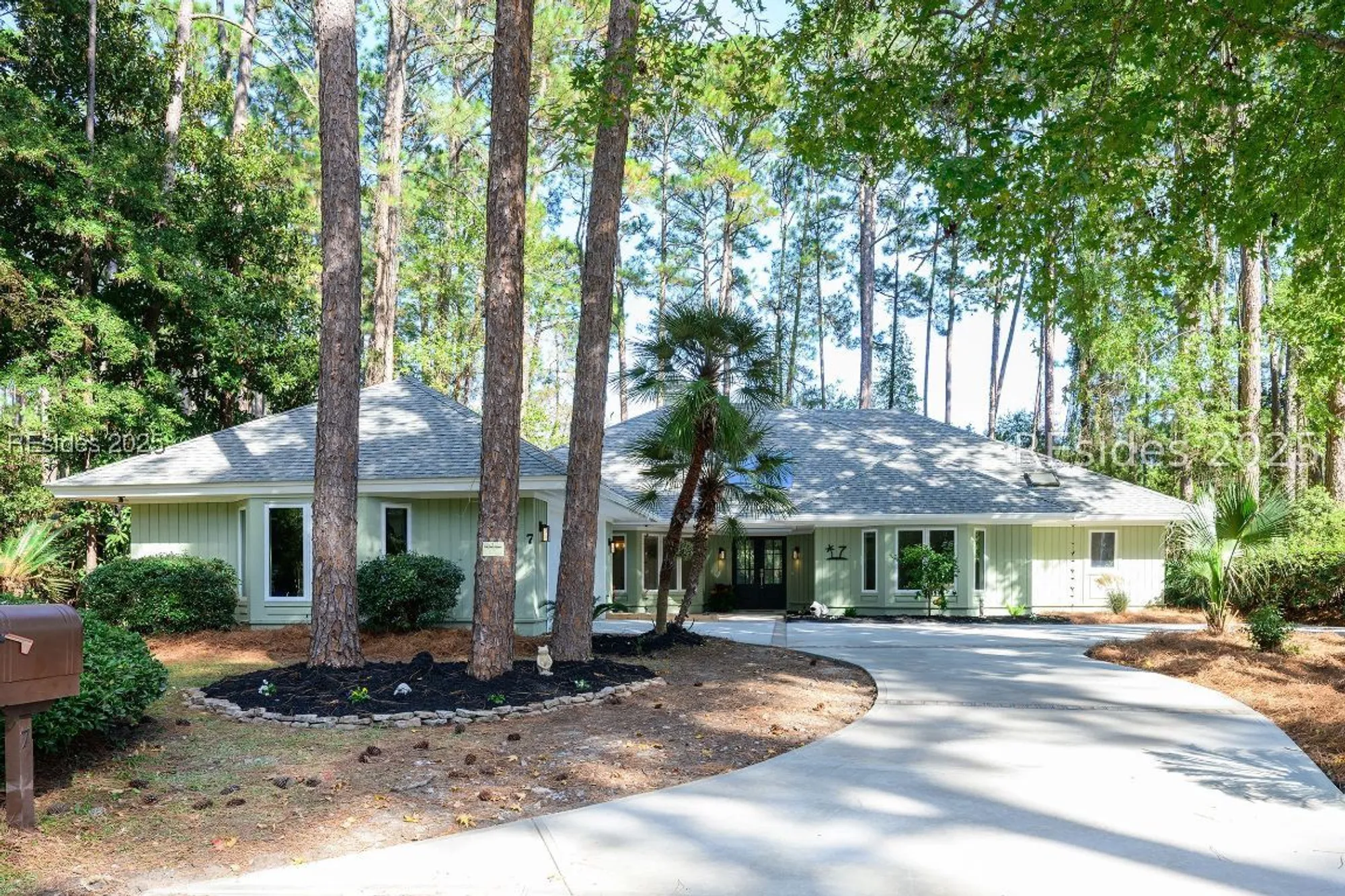 Property Slideshow image 5 of 36 | 7 whispering pines ct, Hilton Head Island, SC, 29926