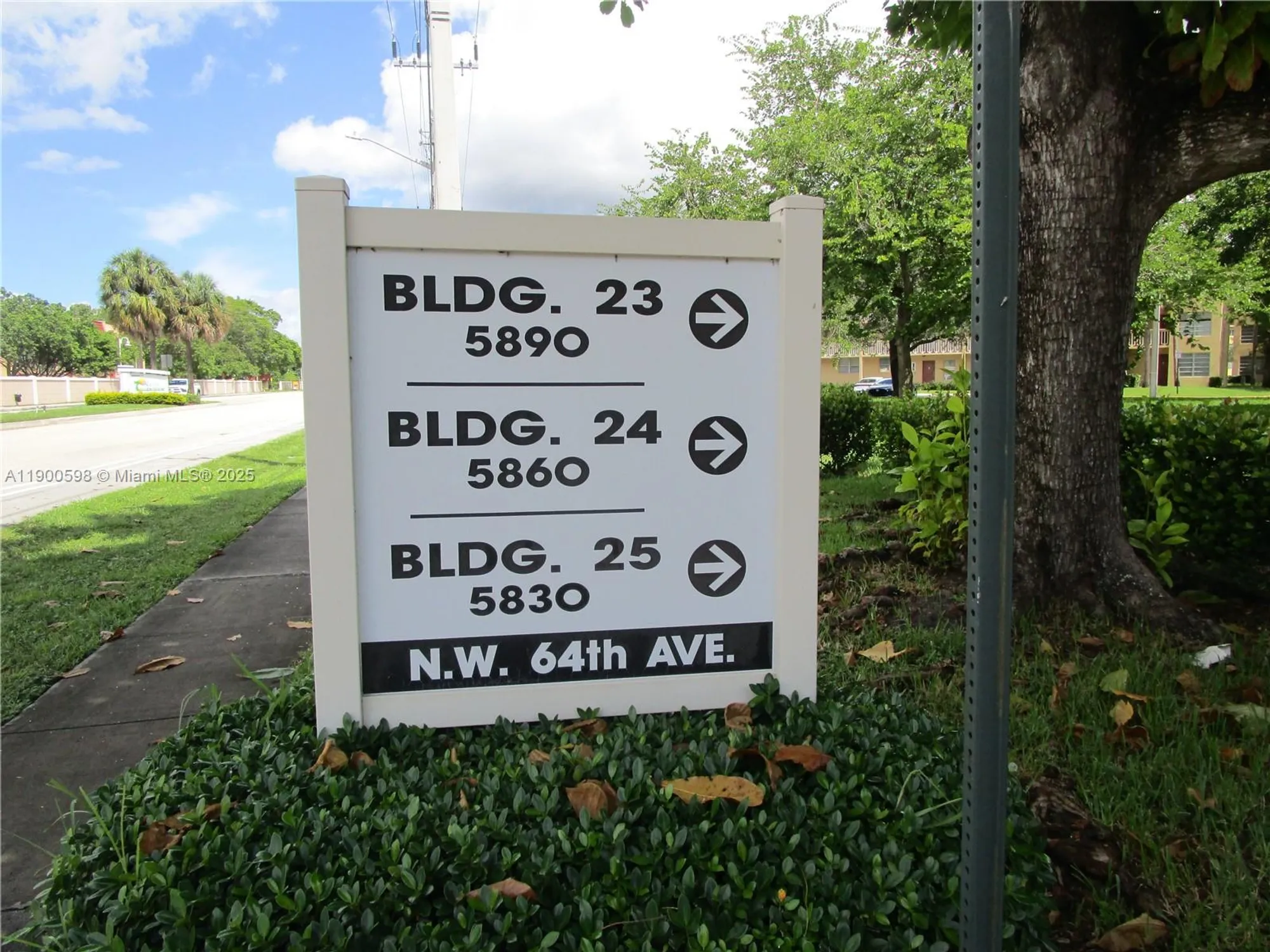 Property Slideshow image 13 of 26 | 5940 nw 64th ave 109, Tamarac, FL, 33319
