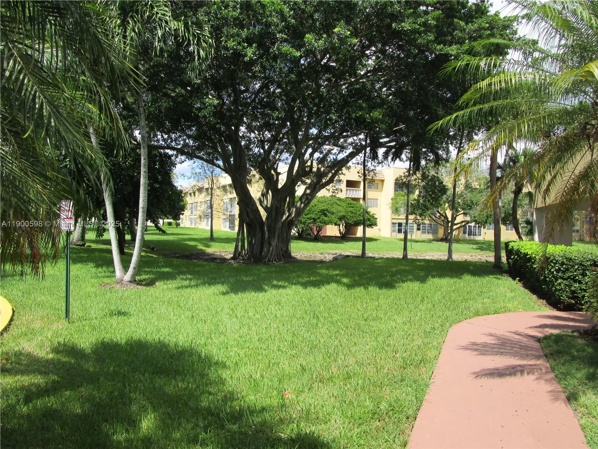 Property Slideshow image 4 of 26 | 5940 nw 64th ave 109, Tamarac, FL, 33319