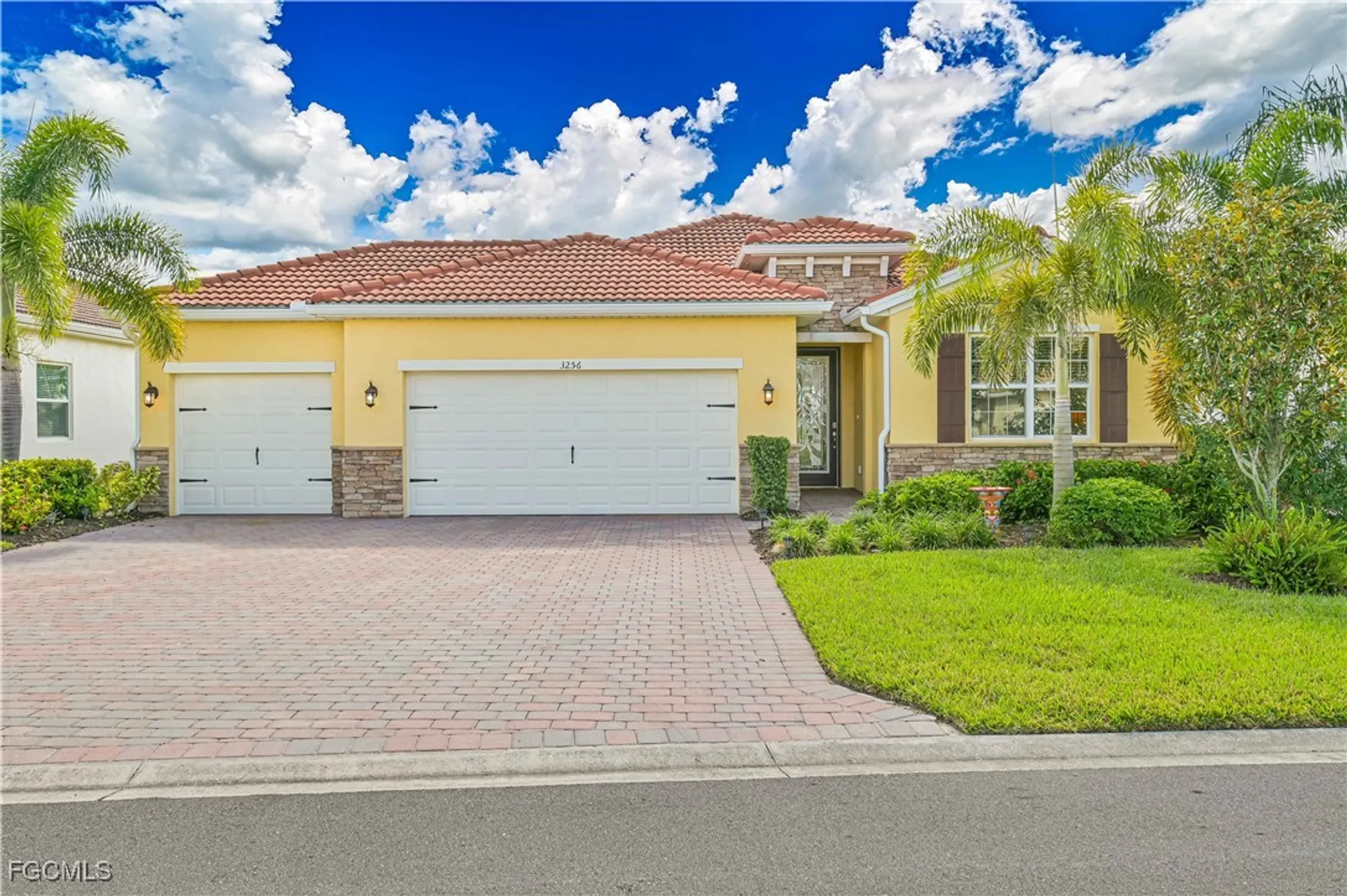 Property Slideshow image 2 of 43 | 3256 birch tree ln, Alva, FL, 33920
