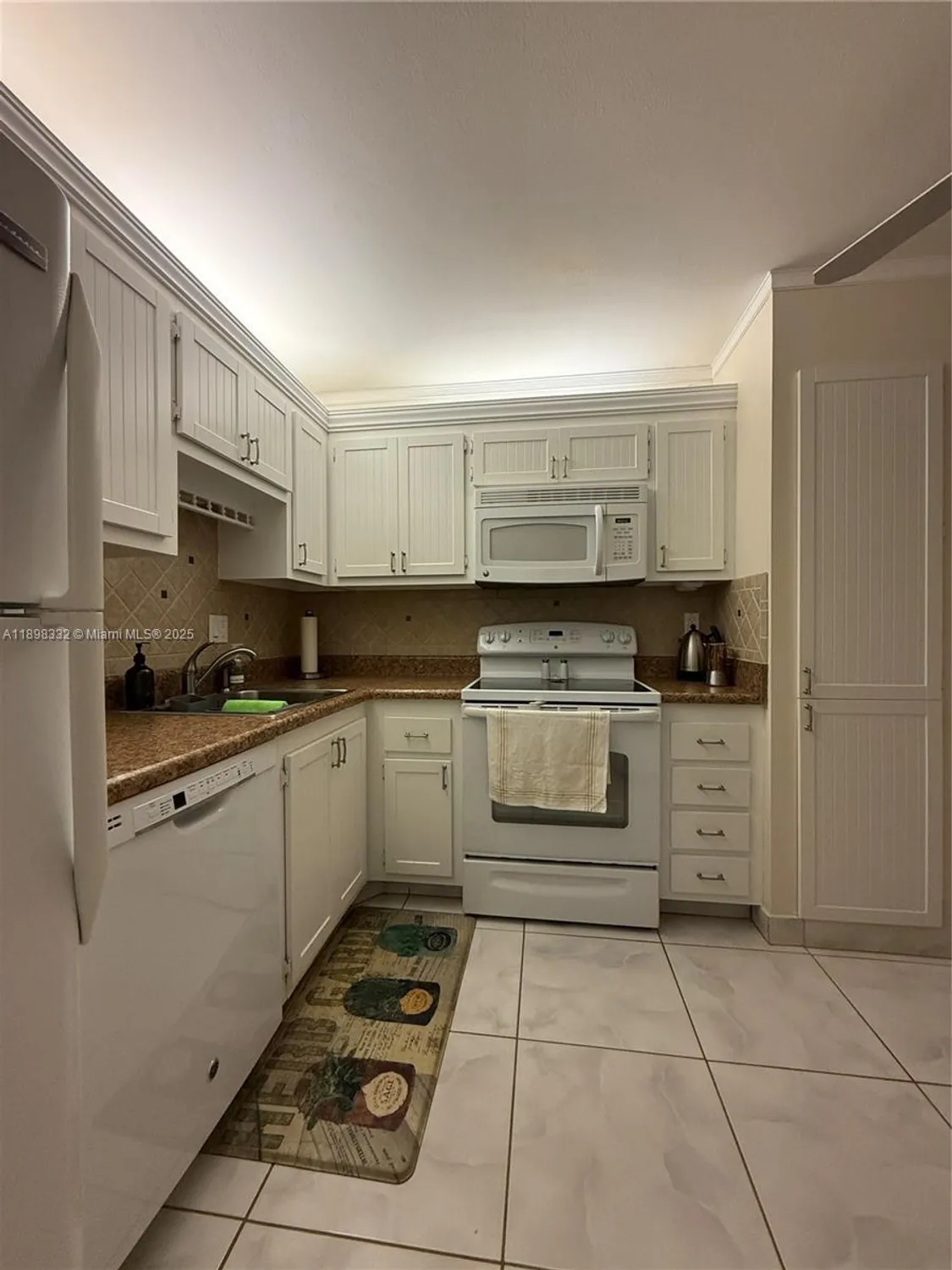 Property Slideshow image 5 of 35 | 4750 nw 22nd ct apt 211, Lauderhill, FL, 33313