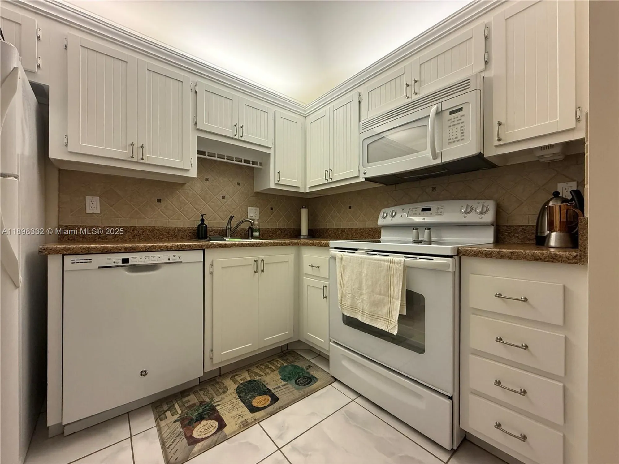 Property Slideshow image 7 of 35 | 4750 nw 22nd ct apt 211, Lauderhill, FL, 33313