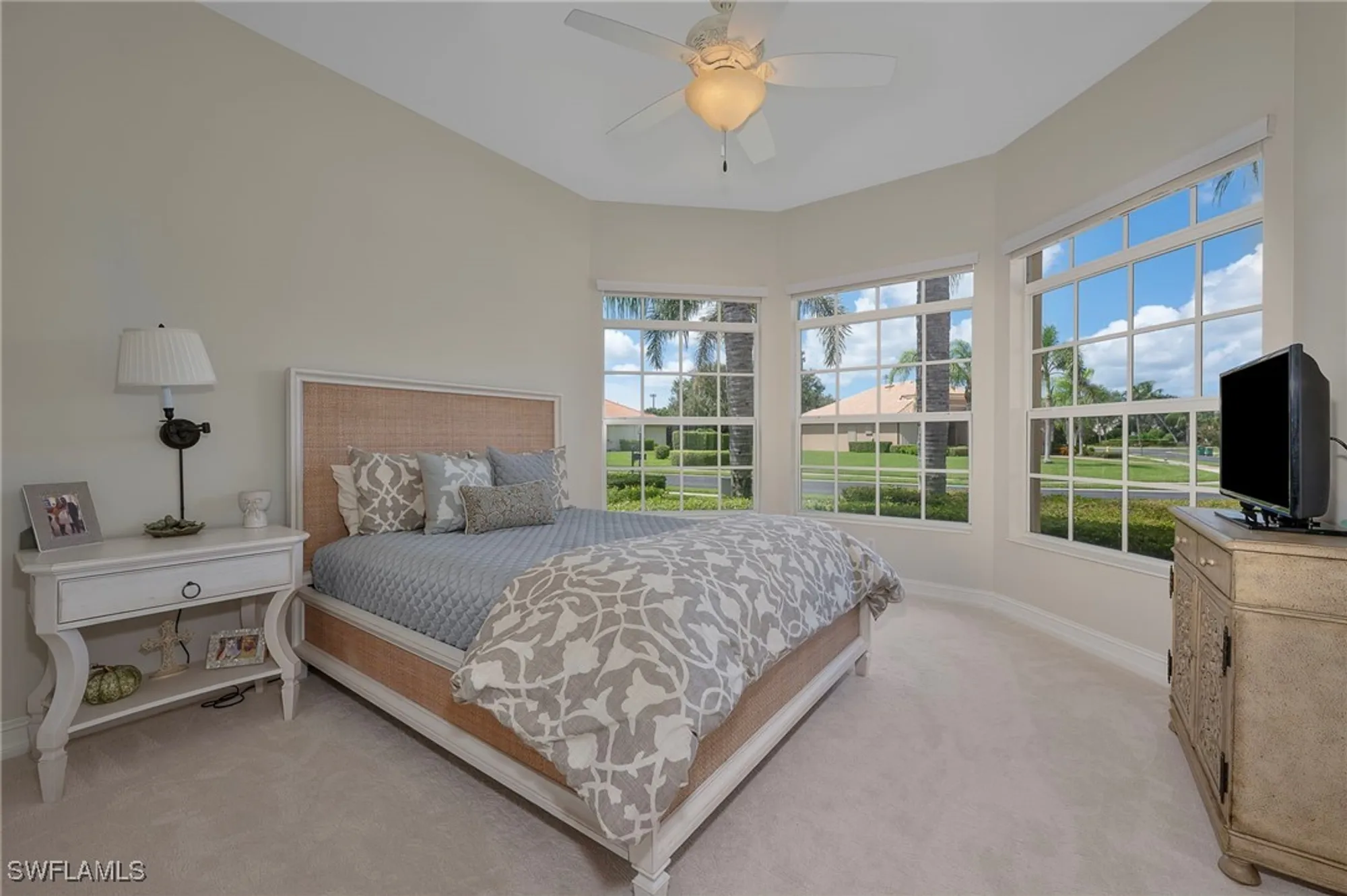 Property Slideshow image 11 of 18 | 6076 dogleg dr, Naples, FL, 34113