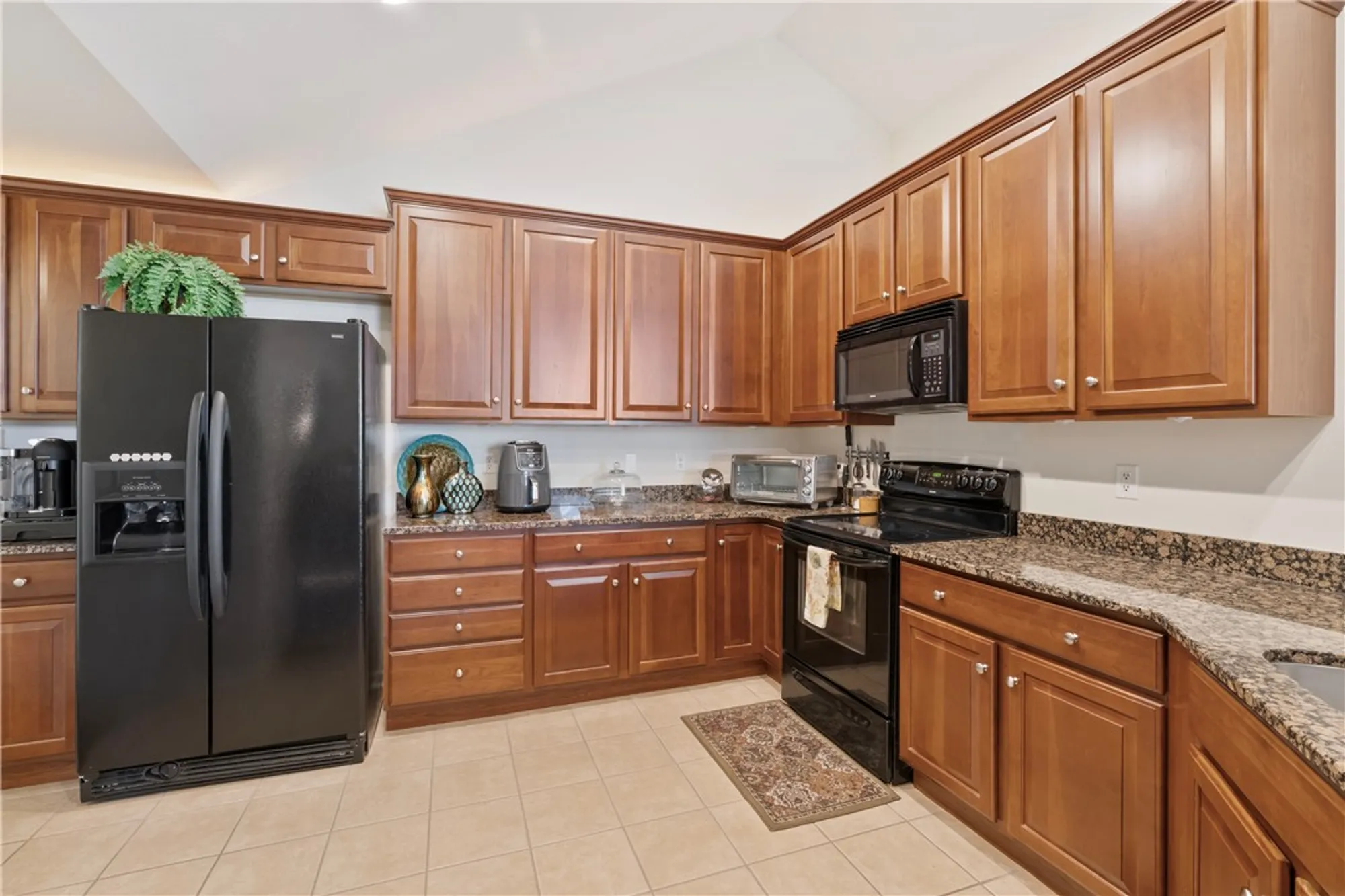 Property Slideshow image 16 of 35 | 1143 cobblestone ln, Valencia, PA, 16059