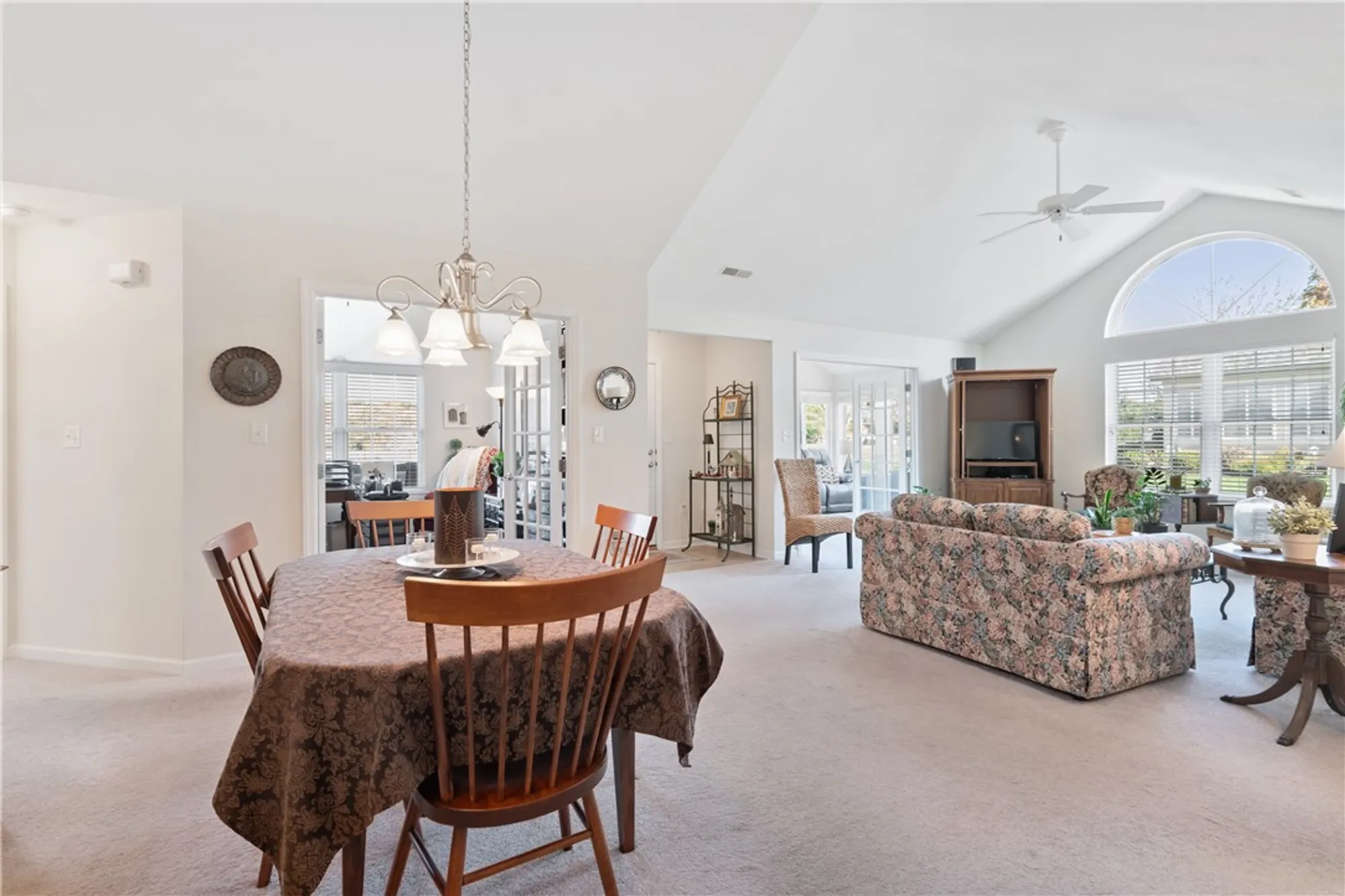 Property Slideshow image 12 of 35 | 1143 cobblestone ln, Valencia, PA, 16059