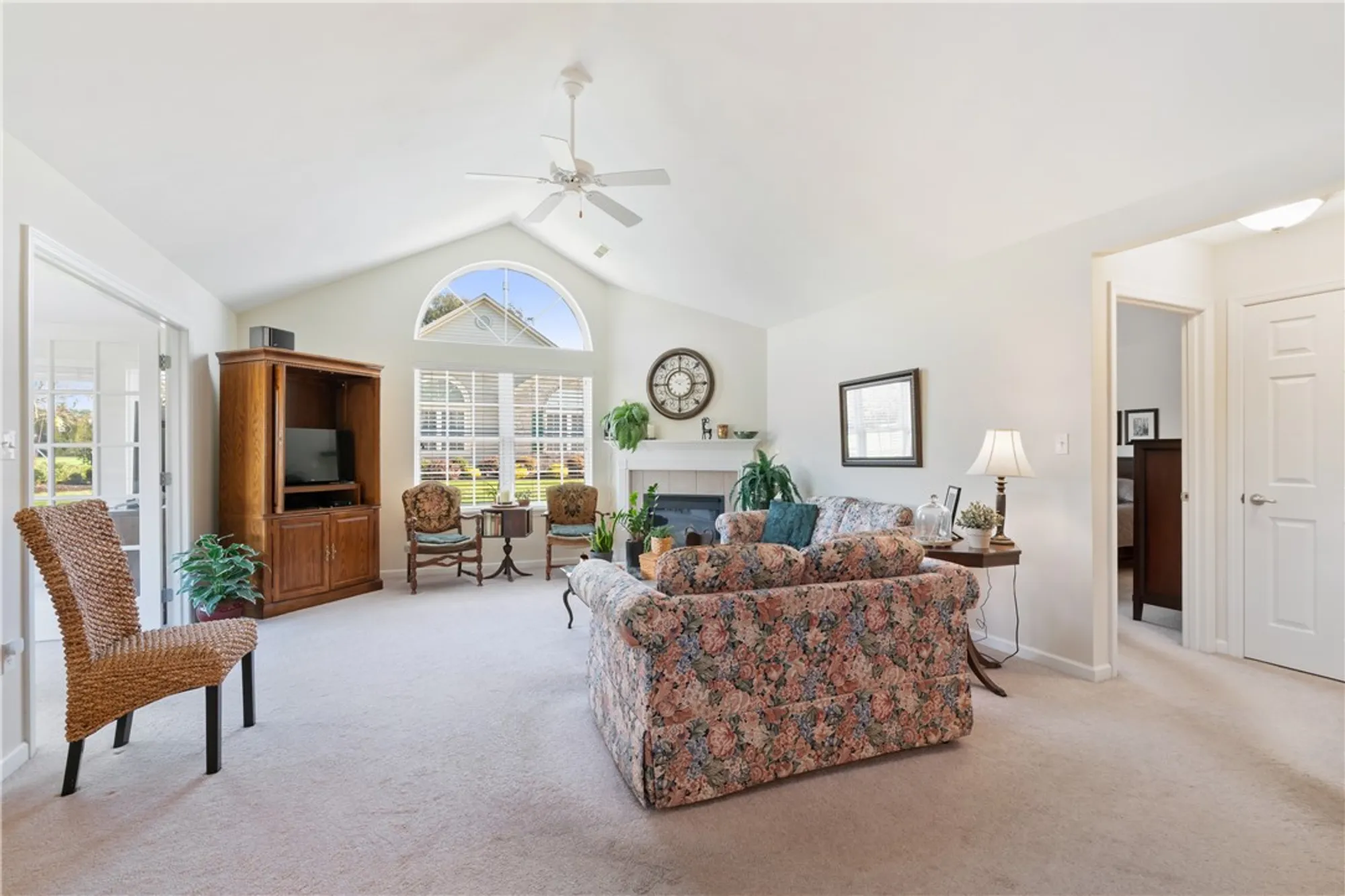 Property Slideshow image 8 of 35 | 1143 cobblestone ln, Valencia, PA, 16059