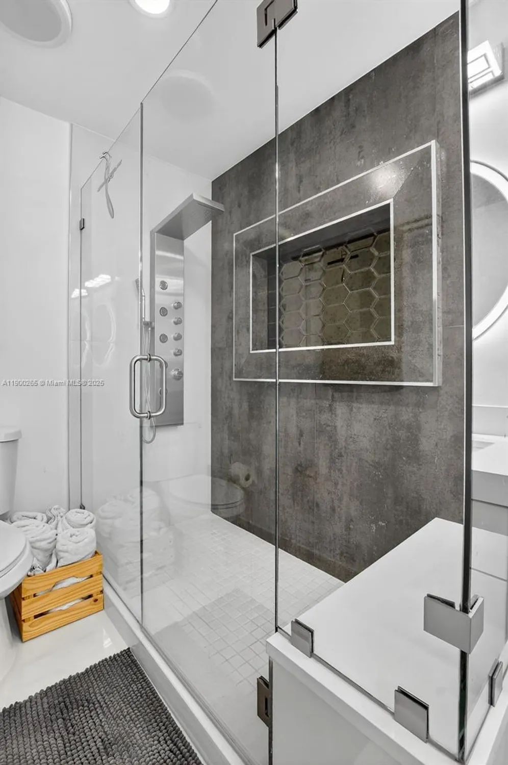 Property Slideshow image 21 of 55 | 21860 arriba real apt 4d, Boca Raton, FL, 33433