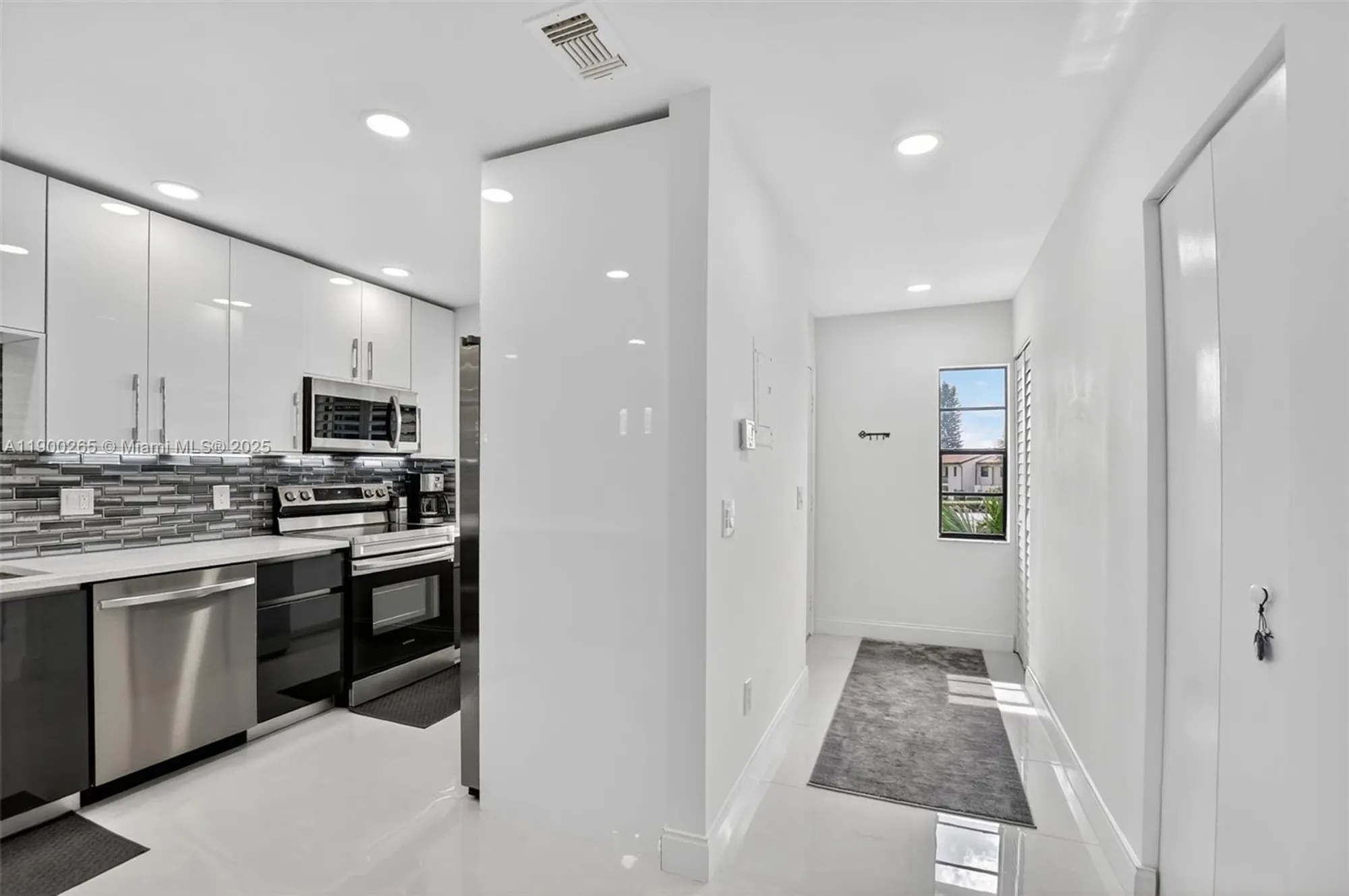 Property Slideshow image 5 of 55 | 21860 arriba real apt 4d, Boca Raton, FL, 33433