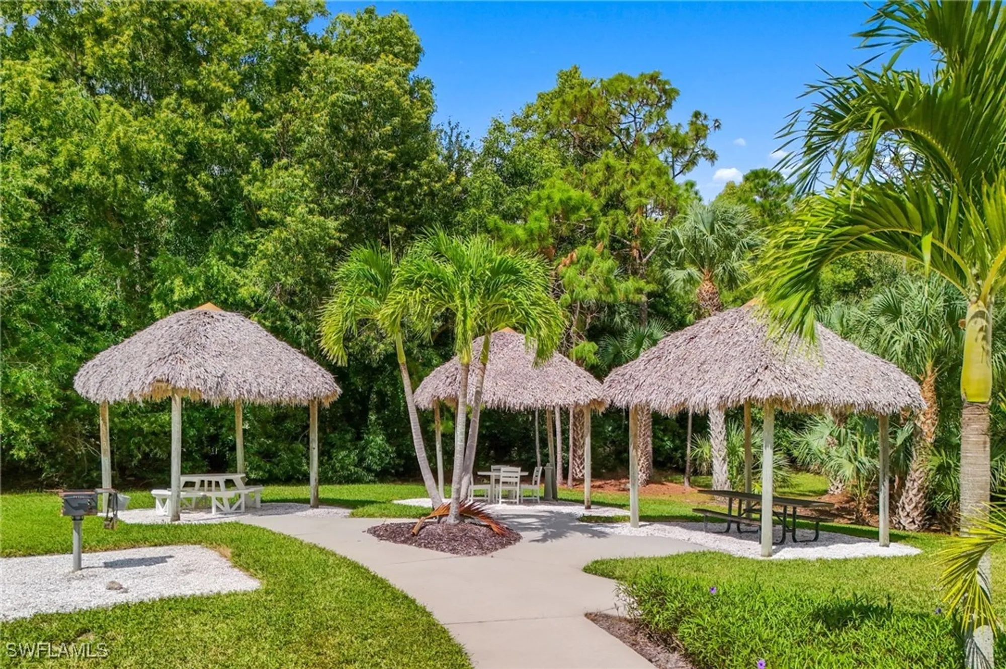 Property Slideshow image 16 of 19 | 9165 celeste dr # 3-102, Naples, FL, 34113