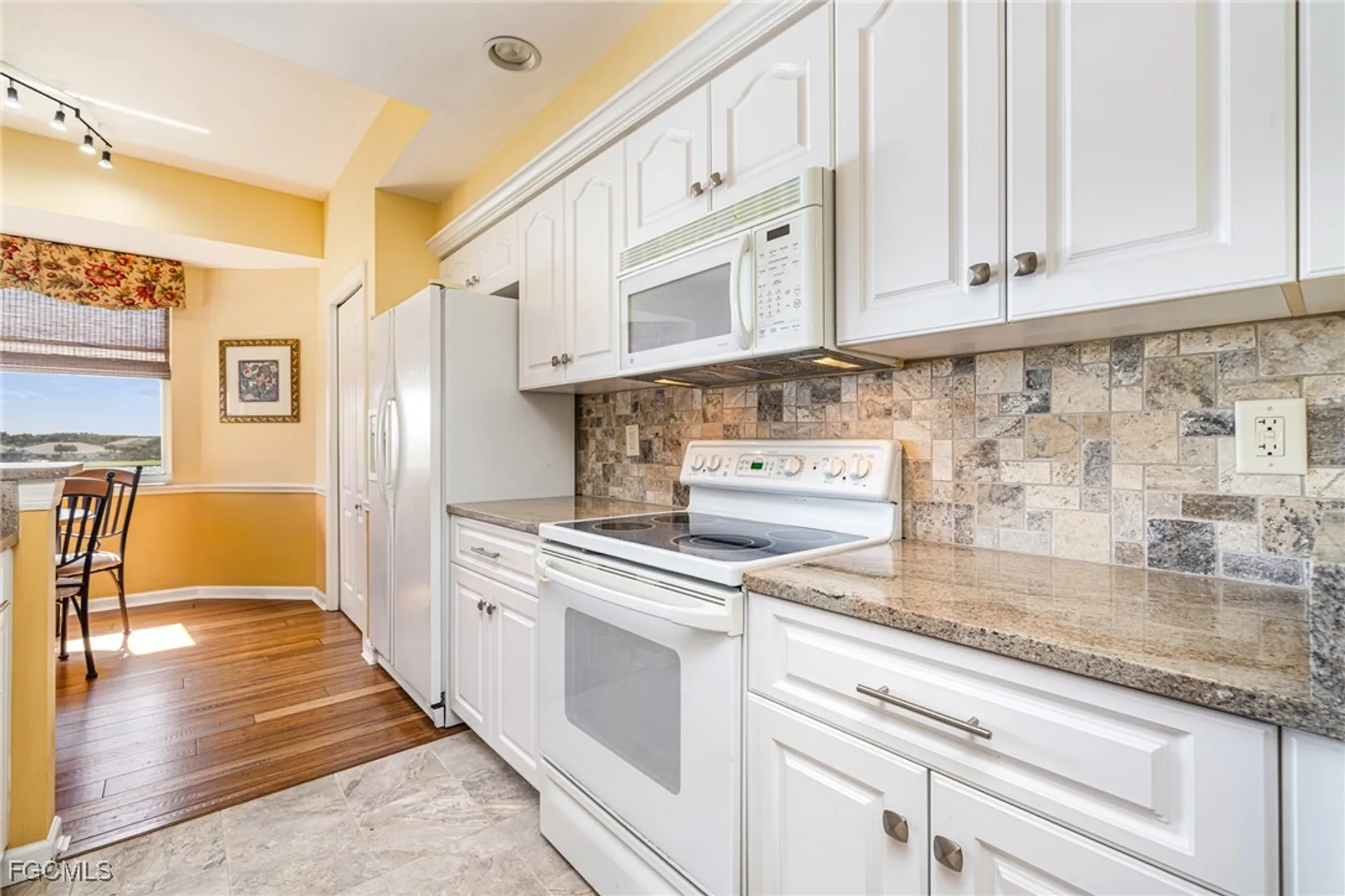 Property Slideshow image 10 of 50 | 8086 queen palm ln 341, Fort Myers, FL, 33966