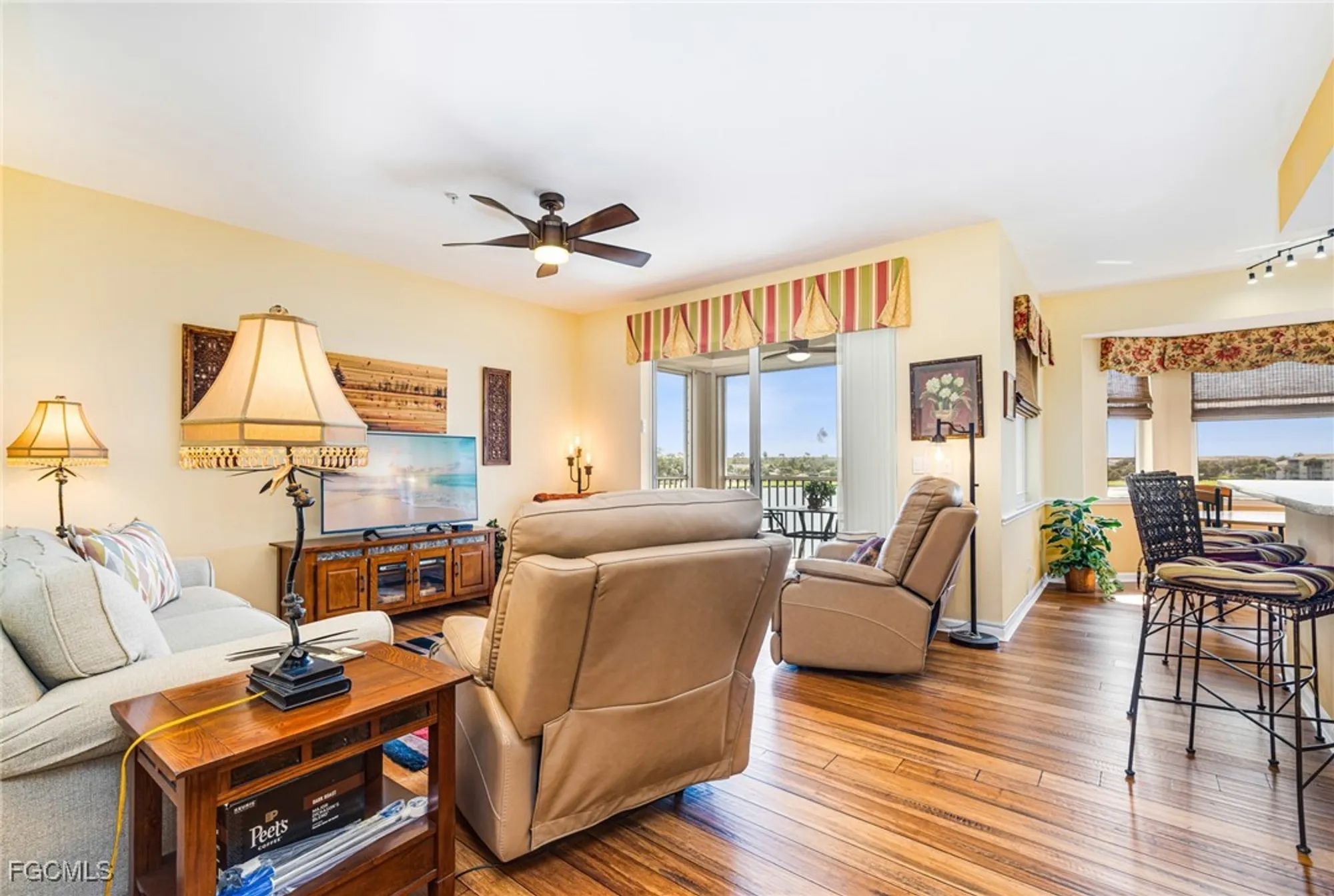 Property Slideshow image 4 of 50 | 8086 queen palm ln 341, Fort Myers, FL, 33966