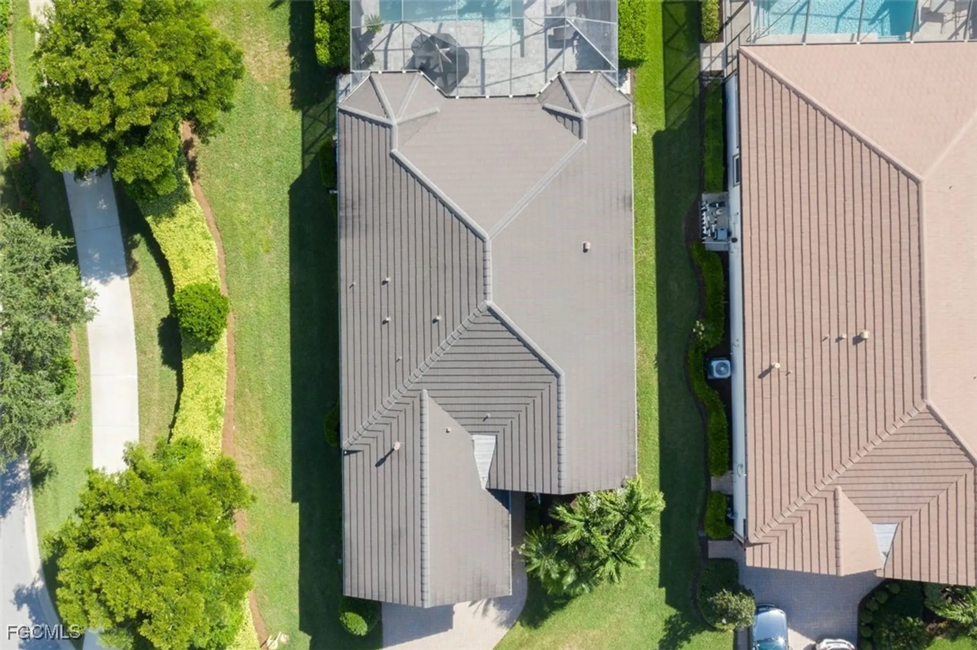 Property Slideshow image 5 of 49 | 2999 willow ridge ct, Fort Myers, FL, 33905