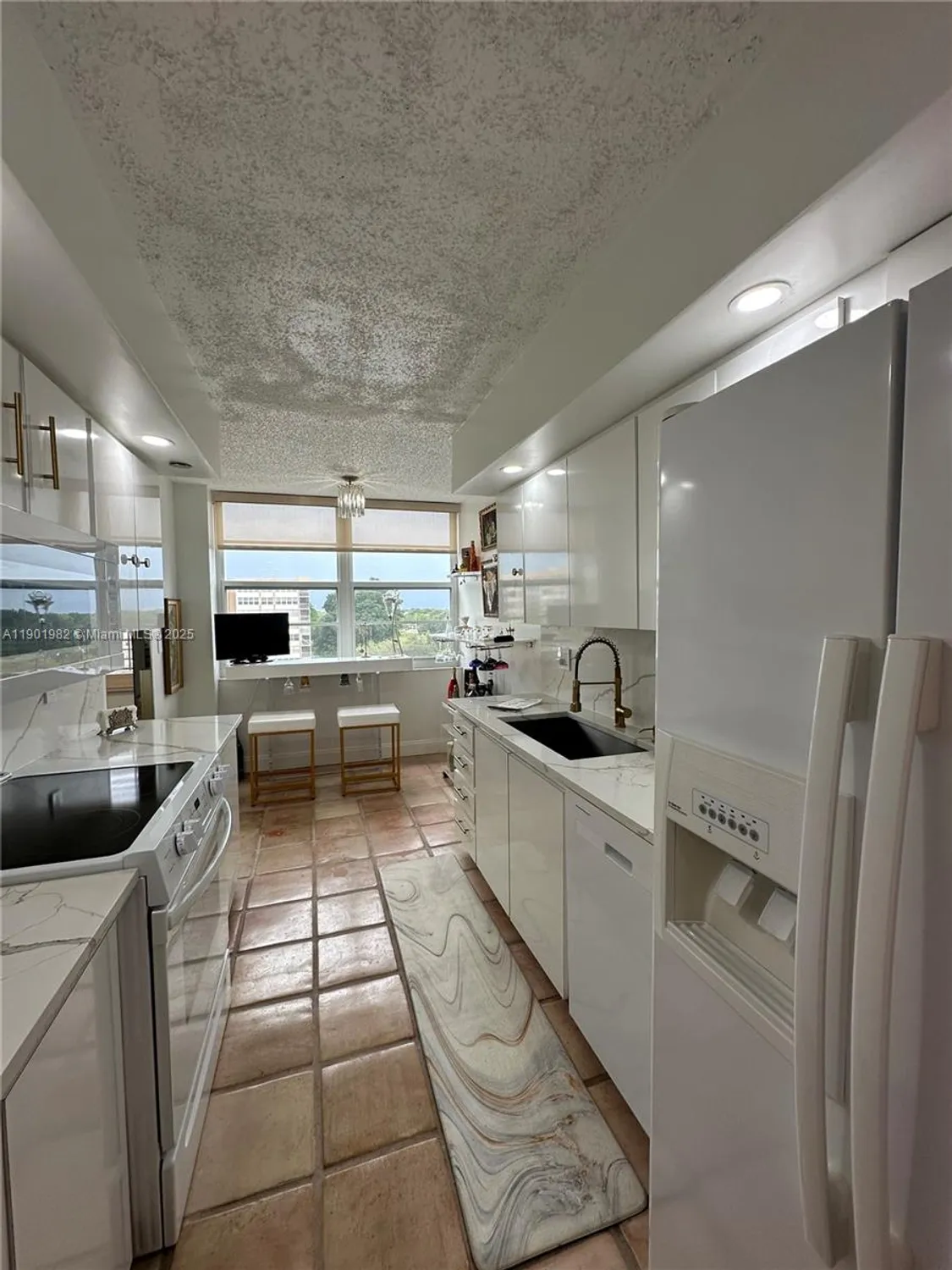 Property Slideshow image 3 of 19 | 1200 saint charles pl 618, Pembroke Pines, FL, 33026