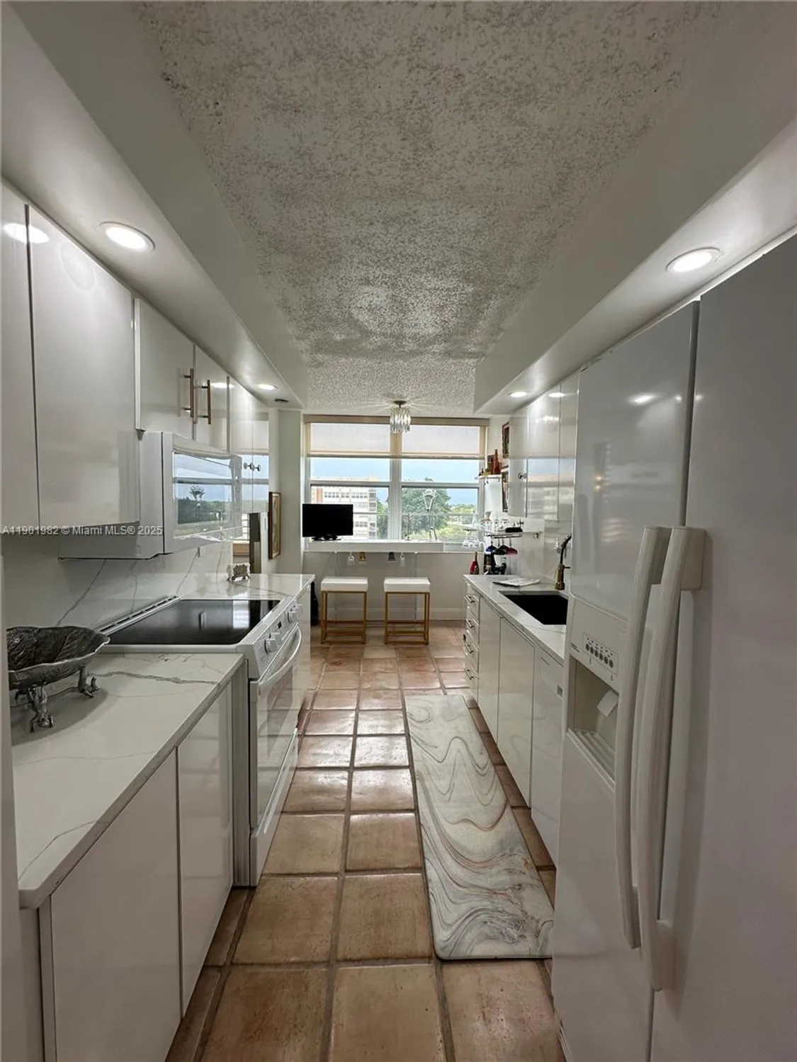 Property Slideshow image 4 of 19 | 1200 saint charles pl 618, Pembroke Pines, FL, 33026