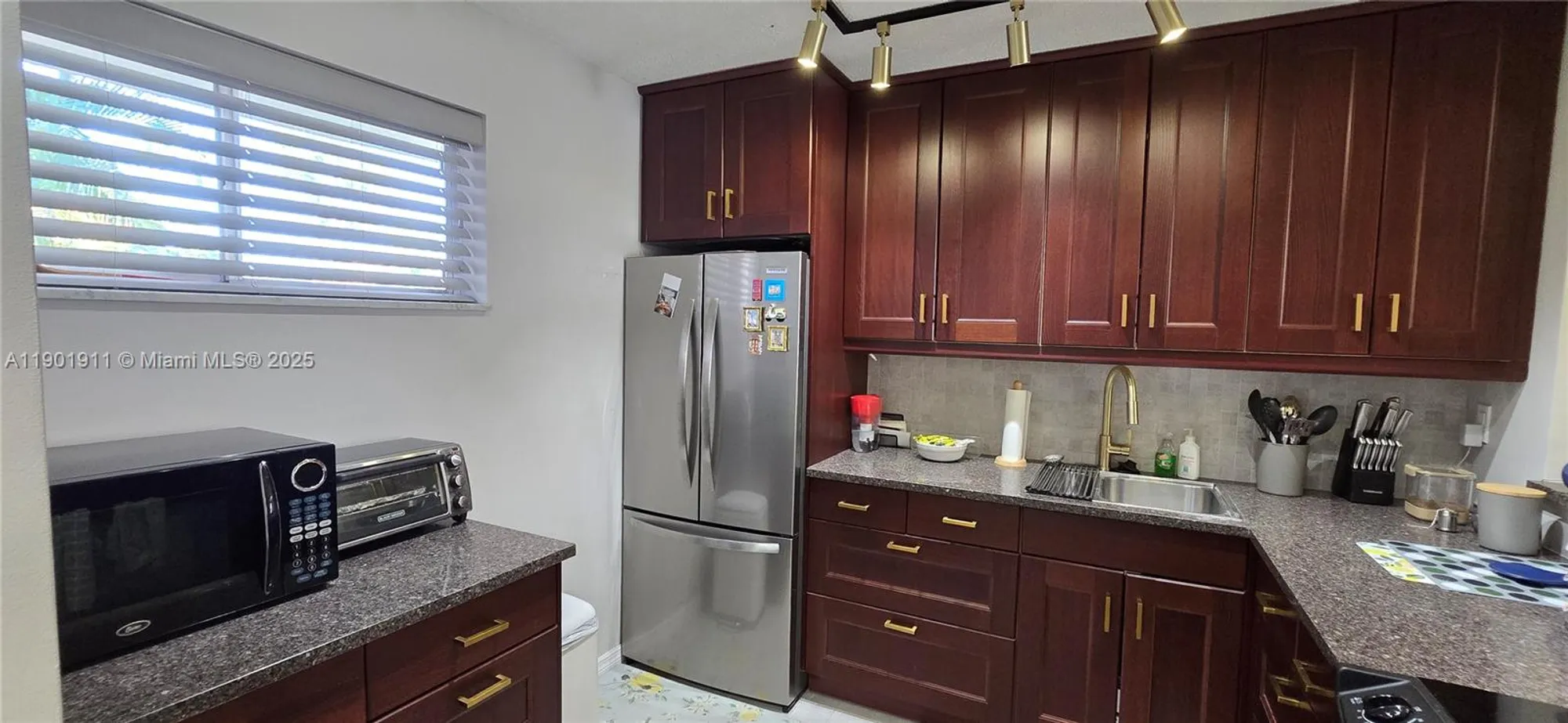 Property Slideshow image 4 of 25 | 2616 garden dr 106, Lake Worth, FL, 33461