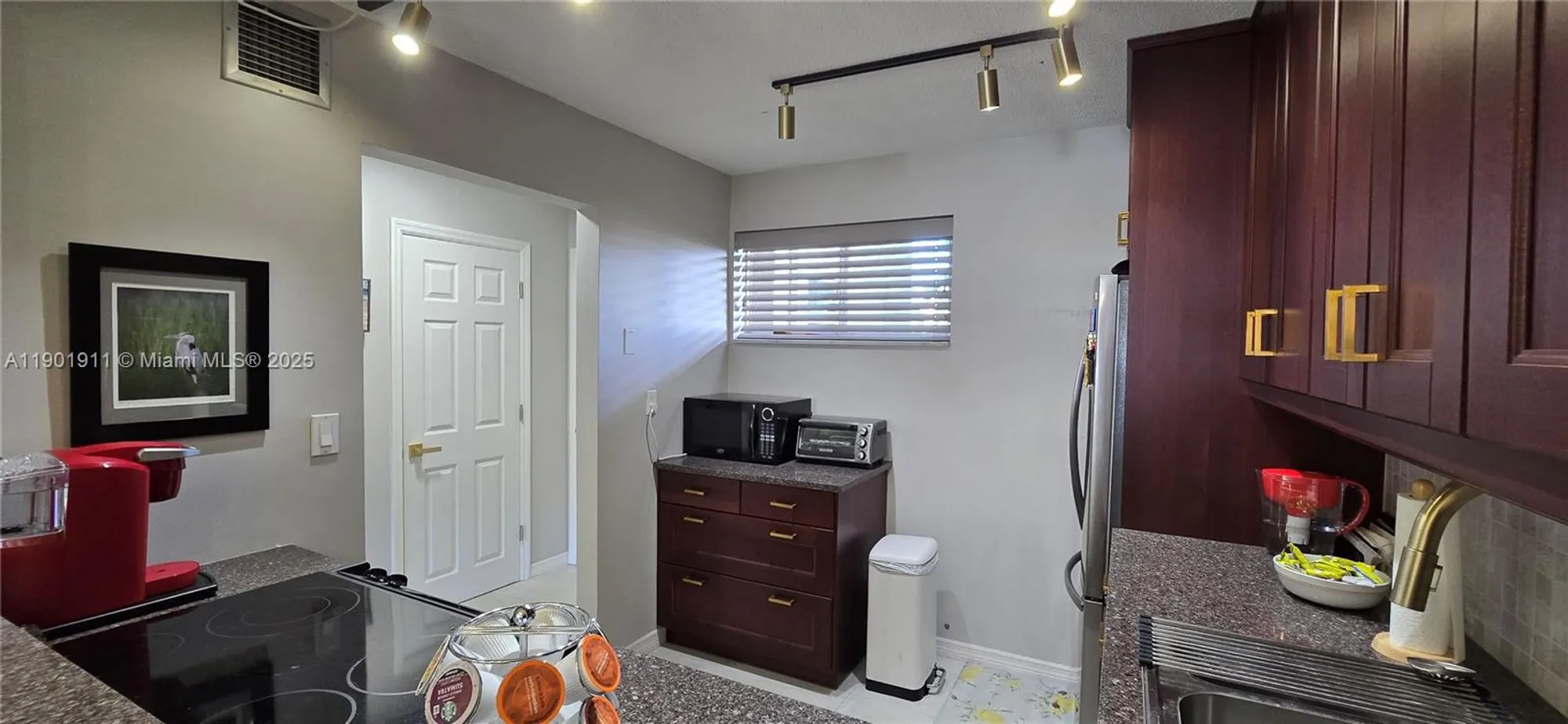 Property Slideshow image 5 of 25 | 2616 garden dr 106, Lake Worth, FL, 33461