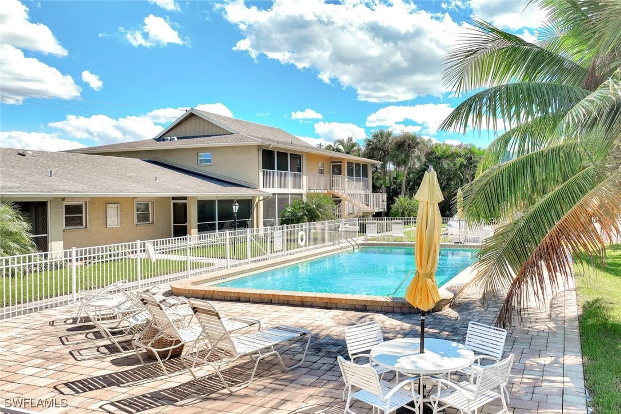 Property Slideshow image 14 of 31 | 2000 alamanda dr 104, Naples, FL, 34102