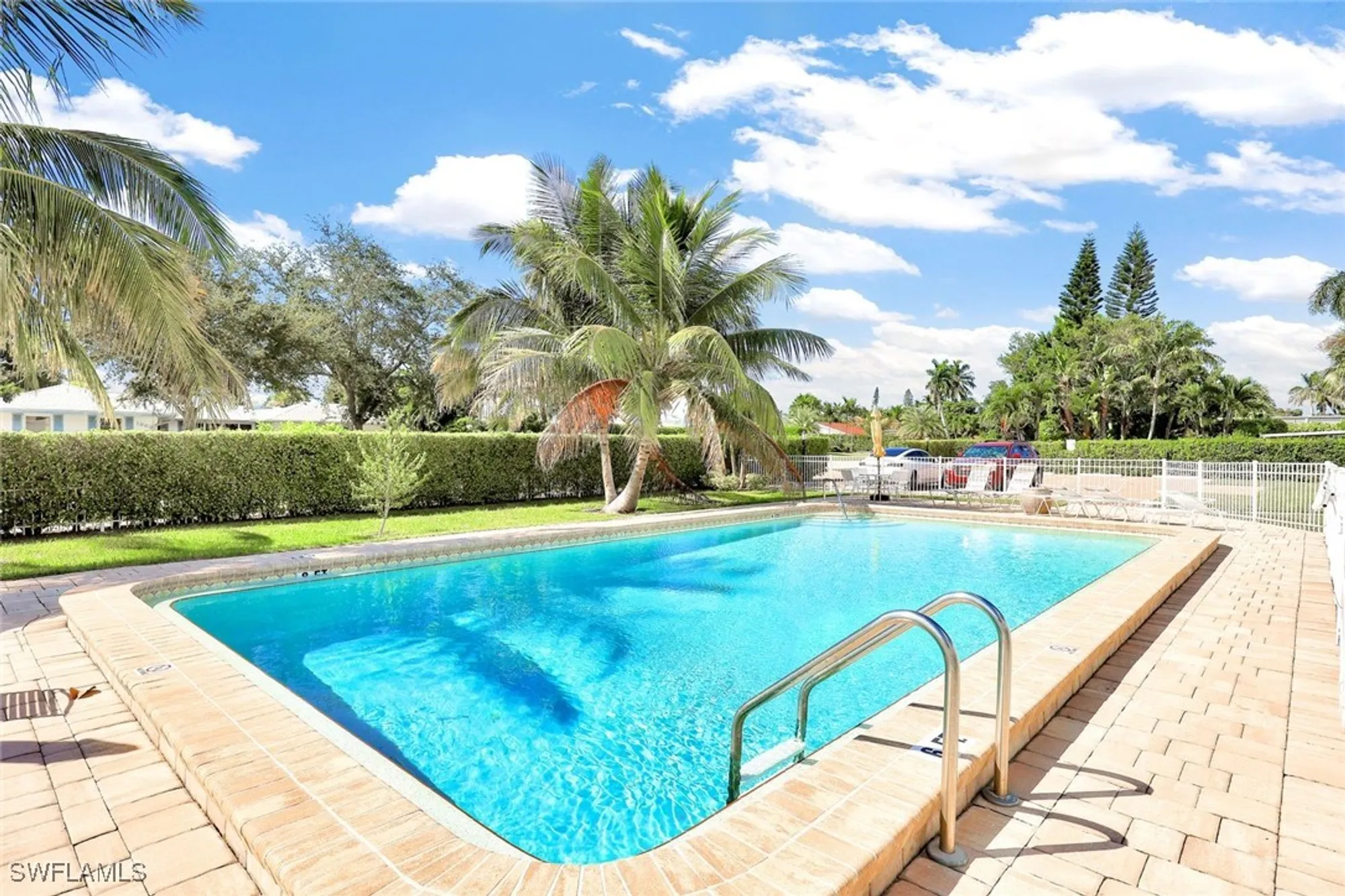 Property Slideshow image 15 of 31 | 2000 alamanda dr 104, Naples, FL, 34102