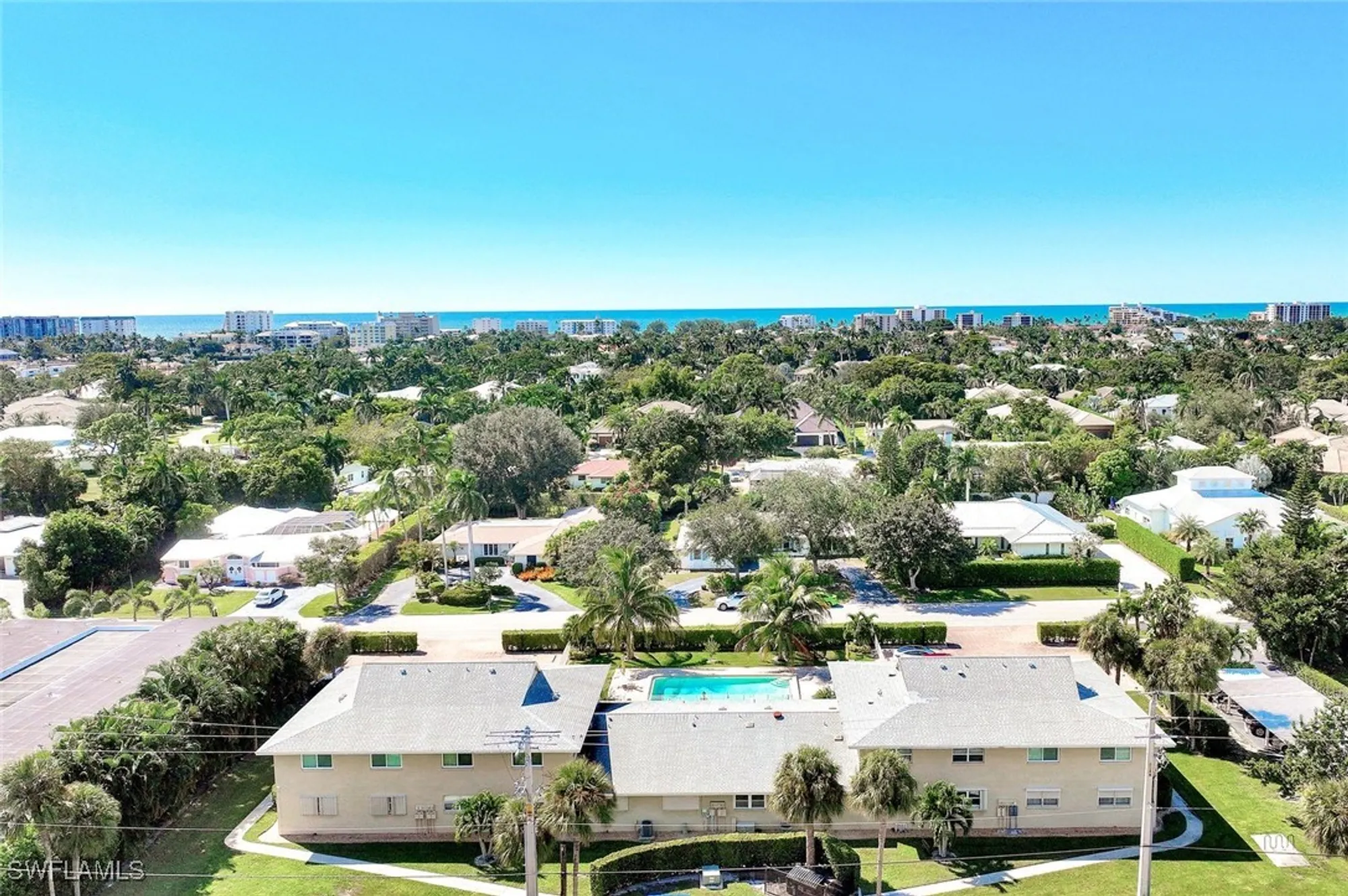 Property Slideshow image 11 of 31 | 2000 alamanda dr 104, Naples, FL, 34102