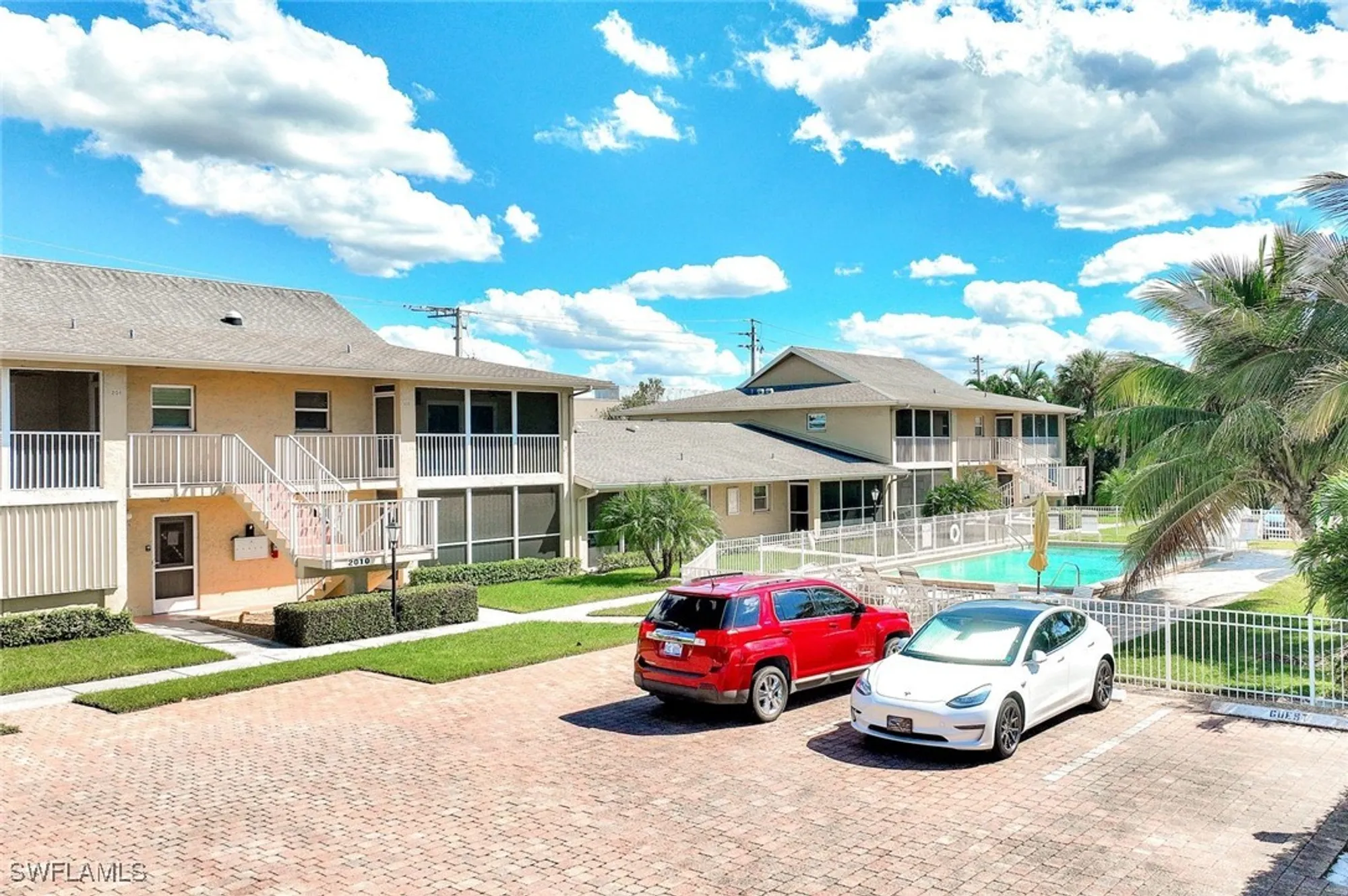 Property Slideshow image 12 of 31 | 2000 alamanda dr 104, Naples, FL, 34102