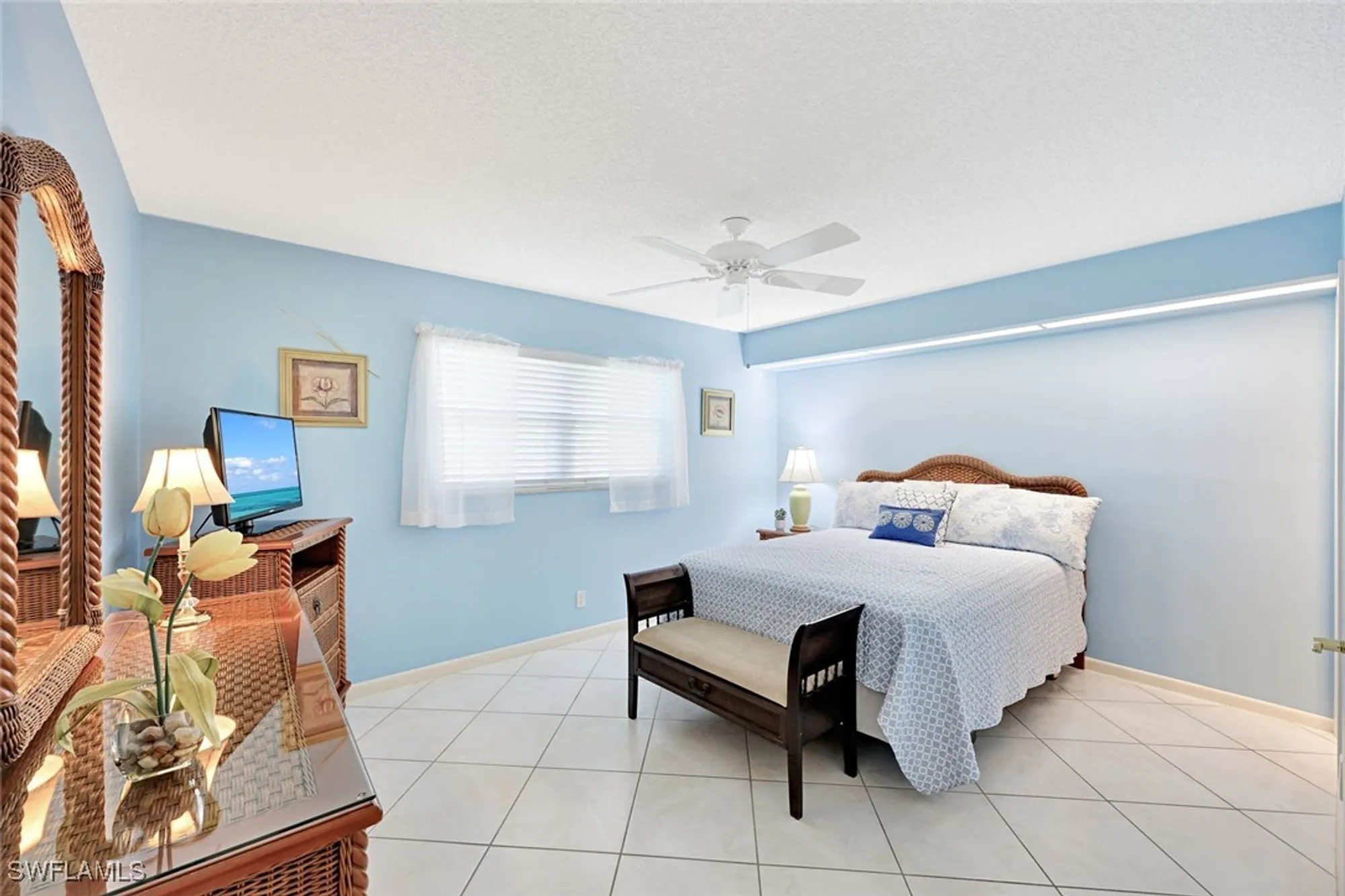 Property Slideshow image 26 of 31 | 2000 alamanda dr 104, Naples, FL, 34102