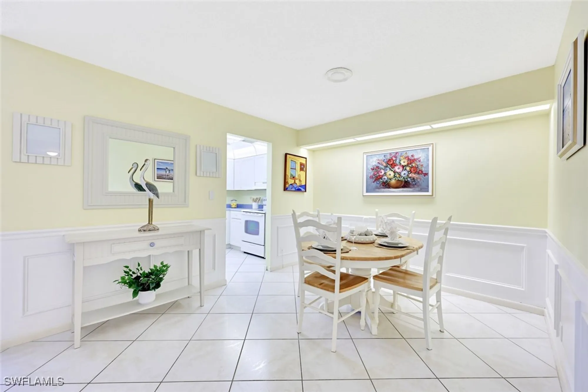 Property Slideshow image 22 of 31 | 2000 alamanda dr 104, Naples, FL, 34102