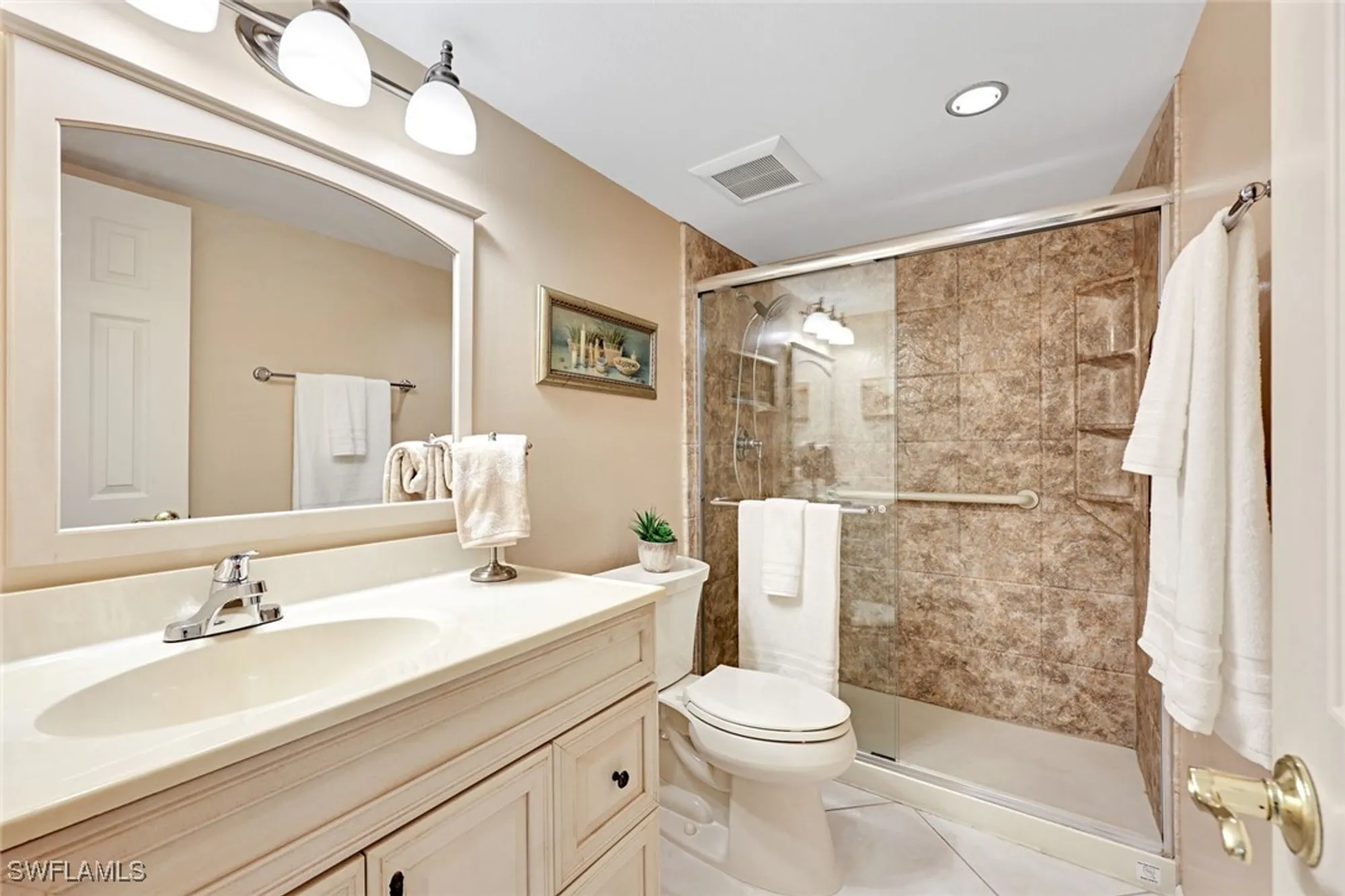 Property Slideshow image 30 of 31 | 2000 alamanda dr 104, Naples, FL, 34102
