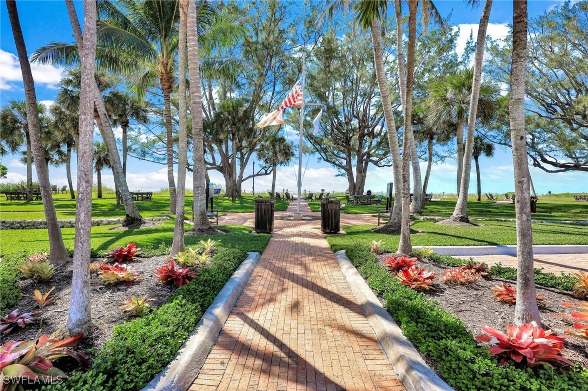 Property Slideshow image 7 of 31 | 2000 alamanda dr 104, Naples, FL, 34102