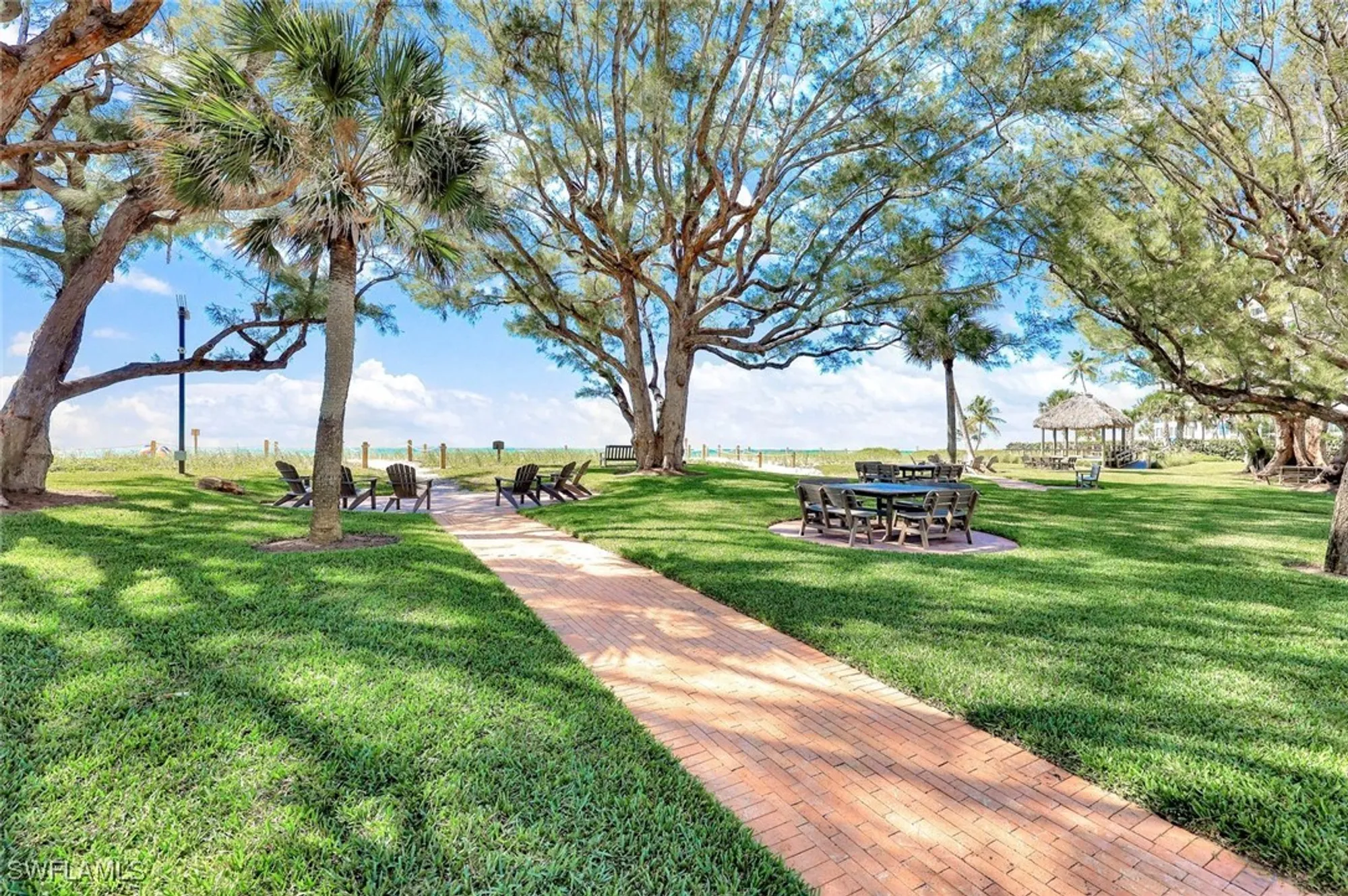Property Slideshow image 8 of 31 | 2000 alamanda dr 104, Naples, FL, 34102