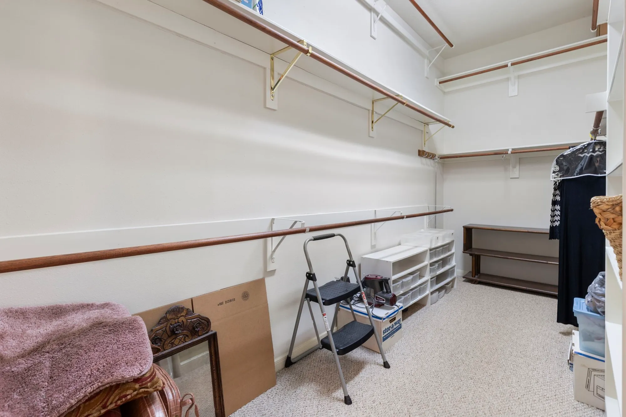Property Slideshow image 27 of 35 | 162 e northcastle cir, The Woodlands, TX, 77384