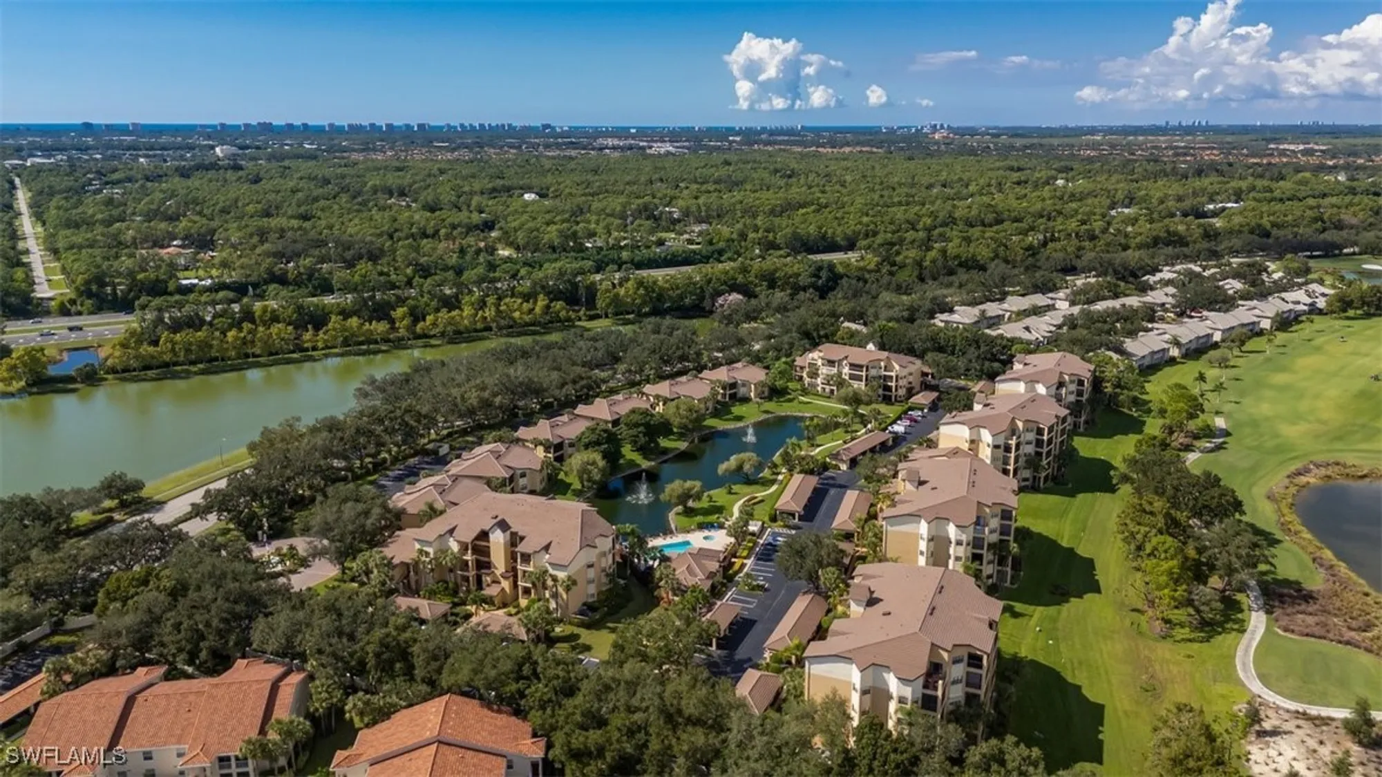 Property Slideshow image 28 of 34 | 200 vintage cir # d304, Naples, FL, 34119