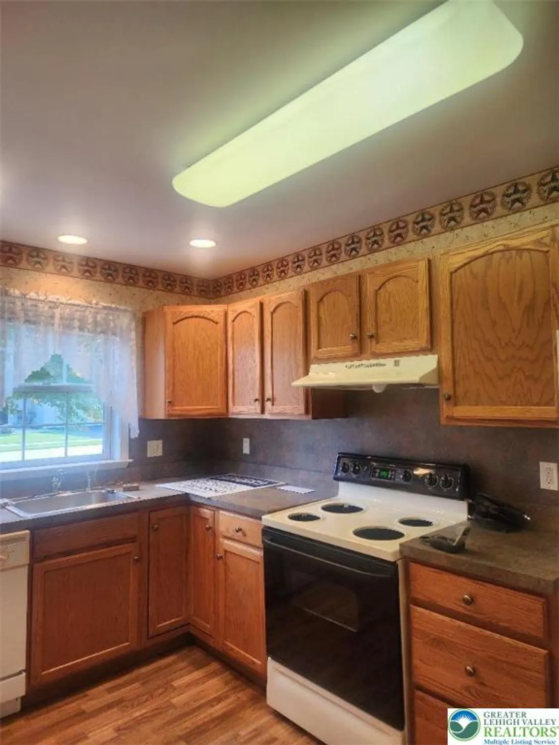 Property Slideshow image 2 of 12 | 1325 silo dr, Forks Twp, PA, 18040