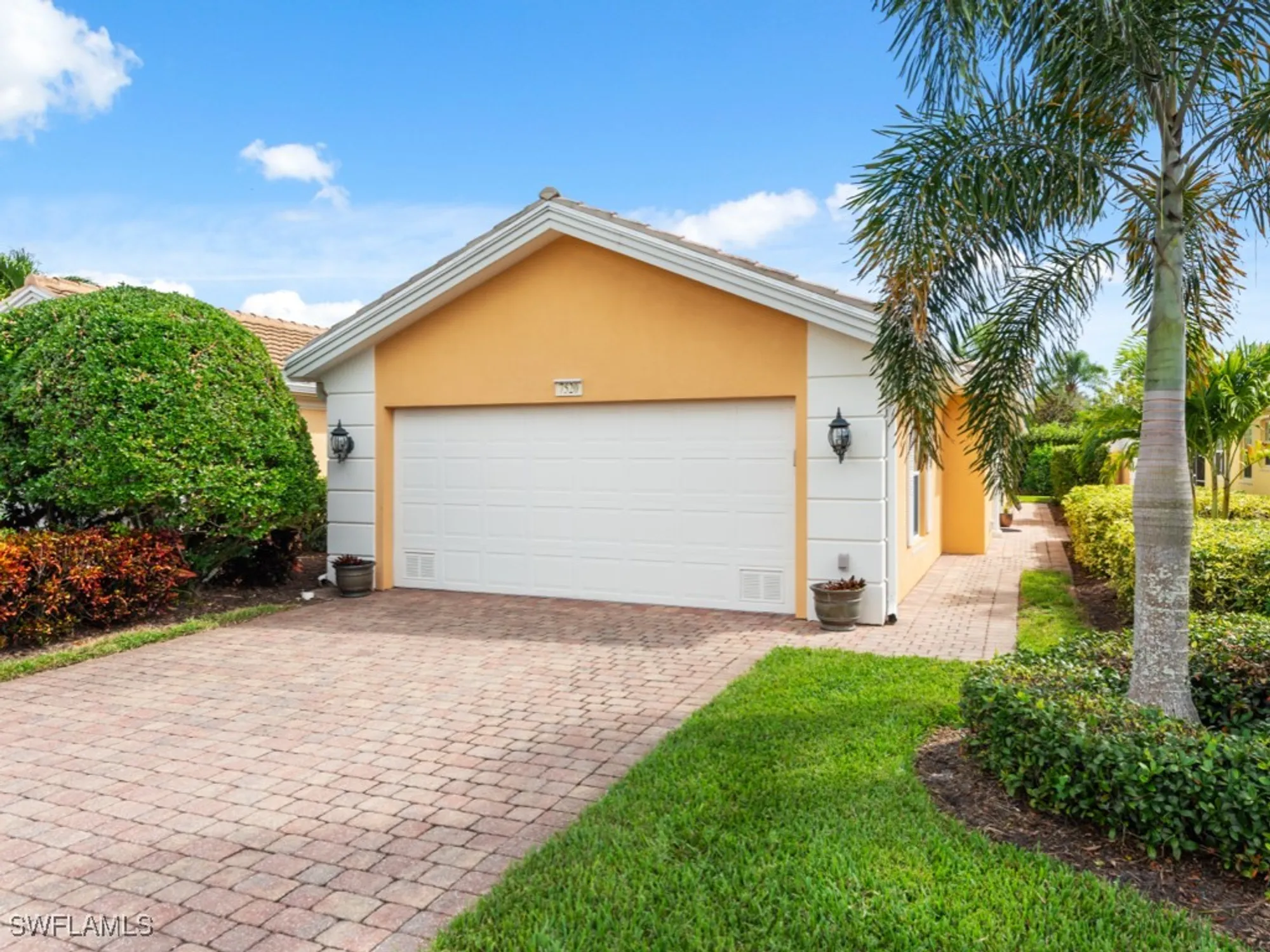 Property Slideshow image 1 of 32 | 7520 firenze ln, Naples, FL, 34114