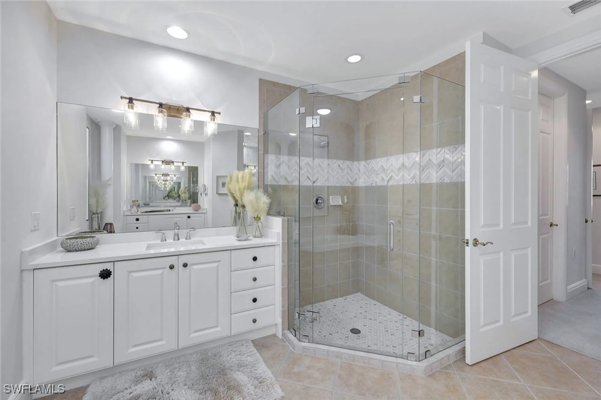 Property Slideshow image 22 of 39 | 3695 montreux ln 101, Naples, FL, 34114