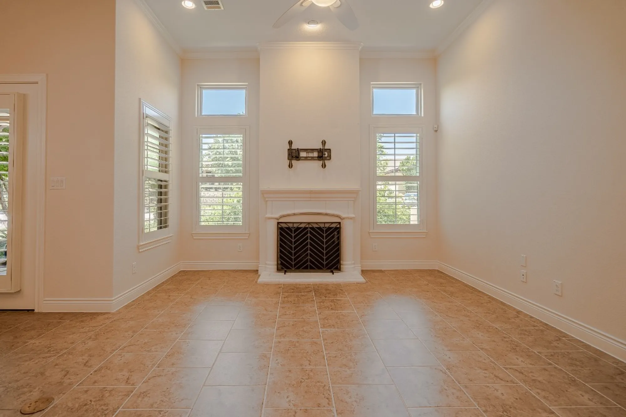 Property Slideshow image 7 of 35 | 108 rivalto cir 5, Lakeway, TX, 78734