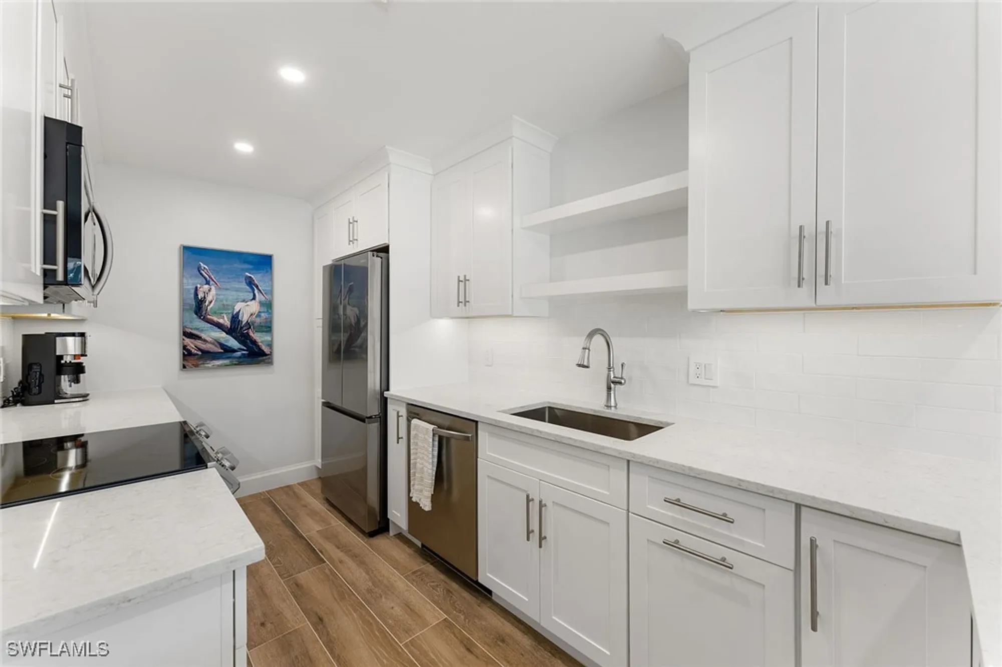 Property Slideshow image 14 of 37 | 2100 gulf shore blvd 107, Naples, FL, 34102