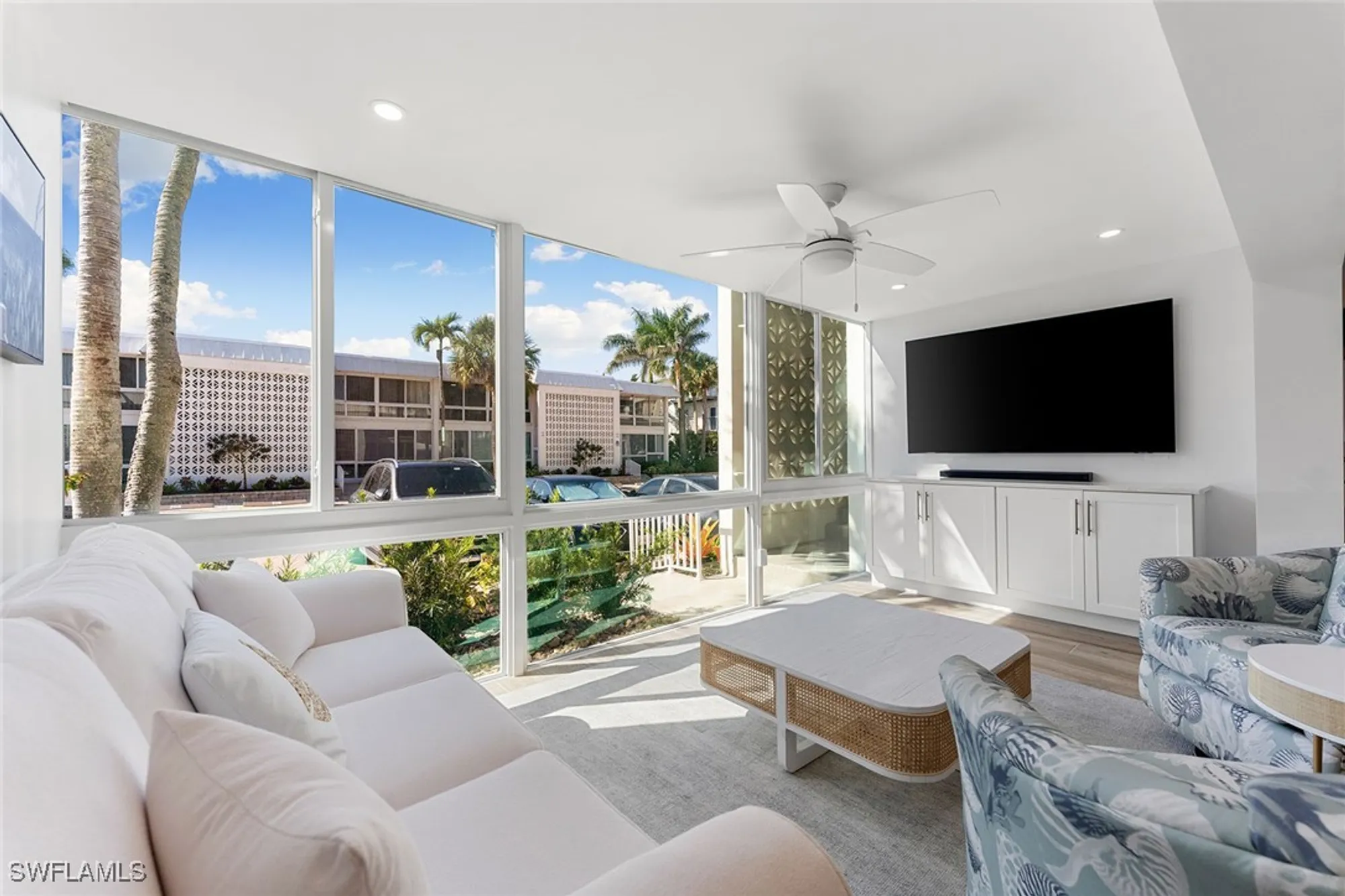 Property Slideshow image 19 of 37 | 2100 gulf shore blvd 107, Naples, FL, 34102