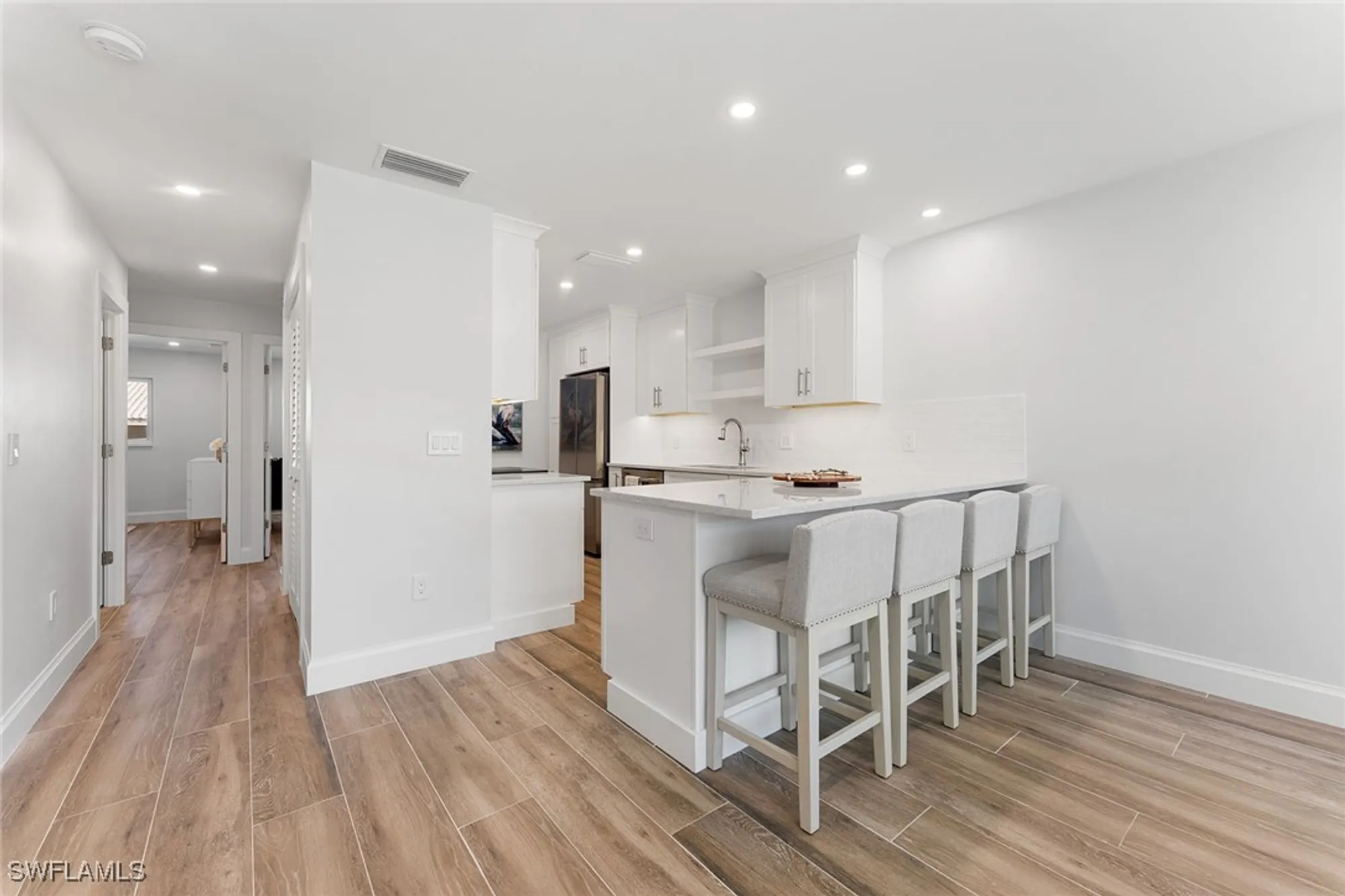 Property Slideshow image 10 of 37 | 2100 gulf shore blvd 107, Naples, FL, 34102