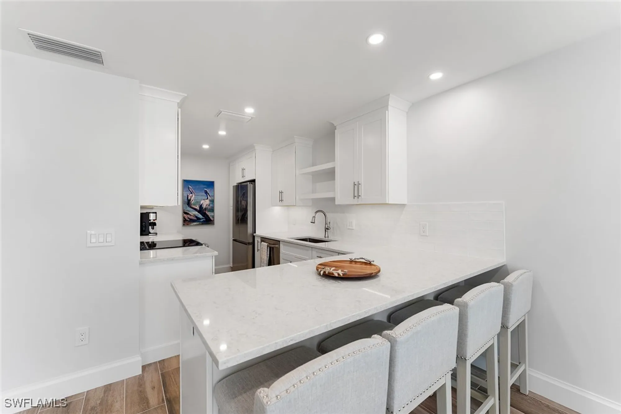 Property Slideshow image 11 of 37 | 2100 gulf shore blvd 107, Naples, FL, 34102