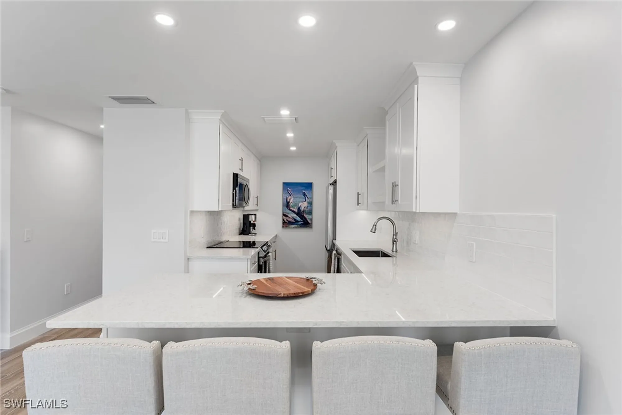Property Slideshow image 12 of 37 | 2100 gulf shore blvd 107, Naples, FL, 34102