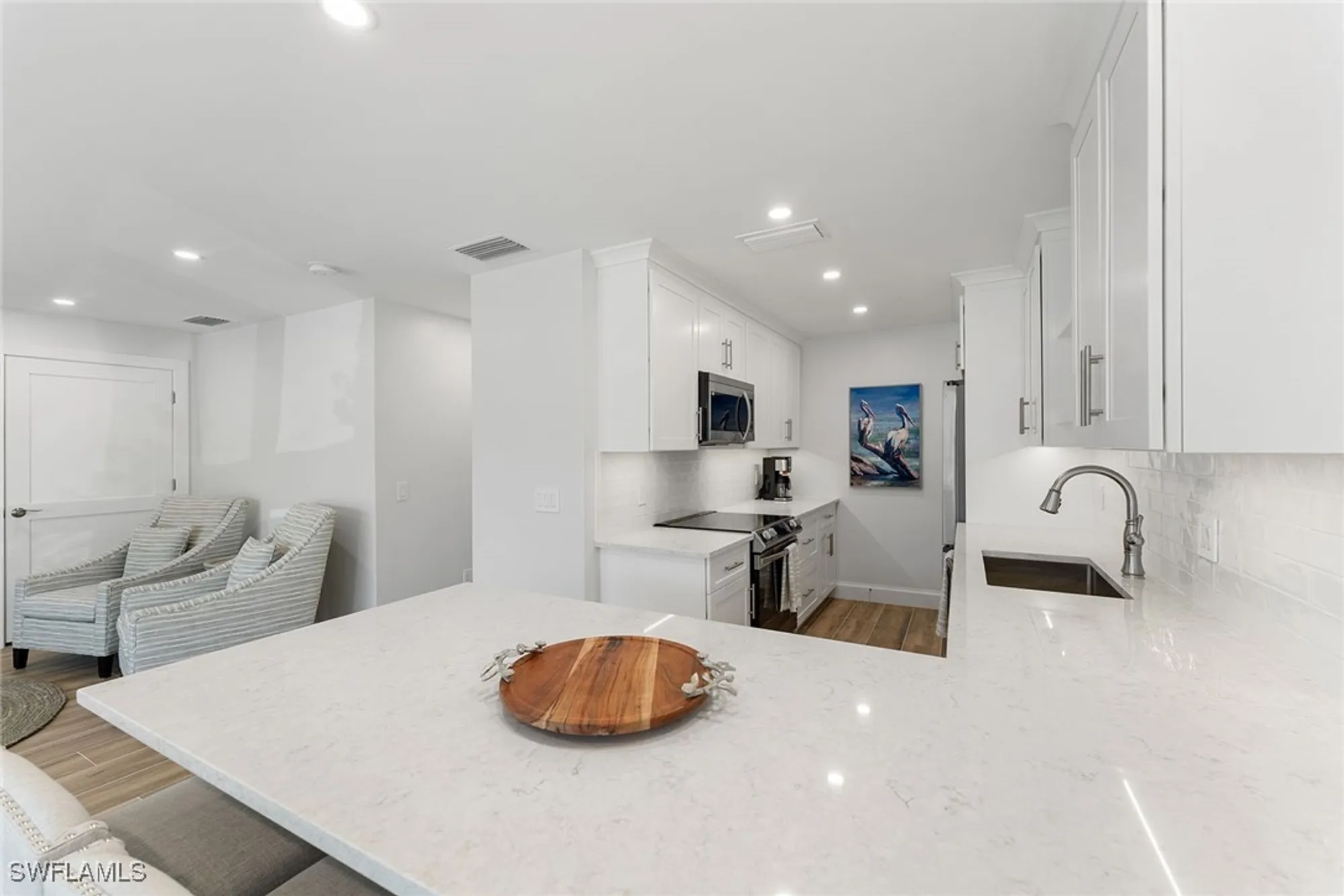 Property Slideshow image 13 of 37 | 2100 gulf shore blvd 107, Naples, FL, 34102